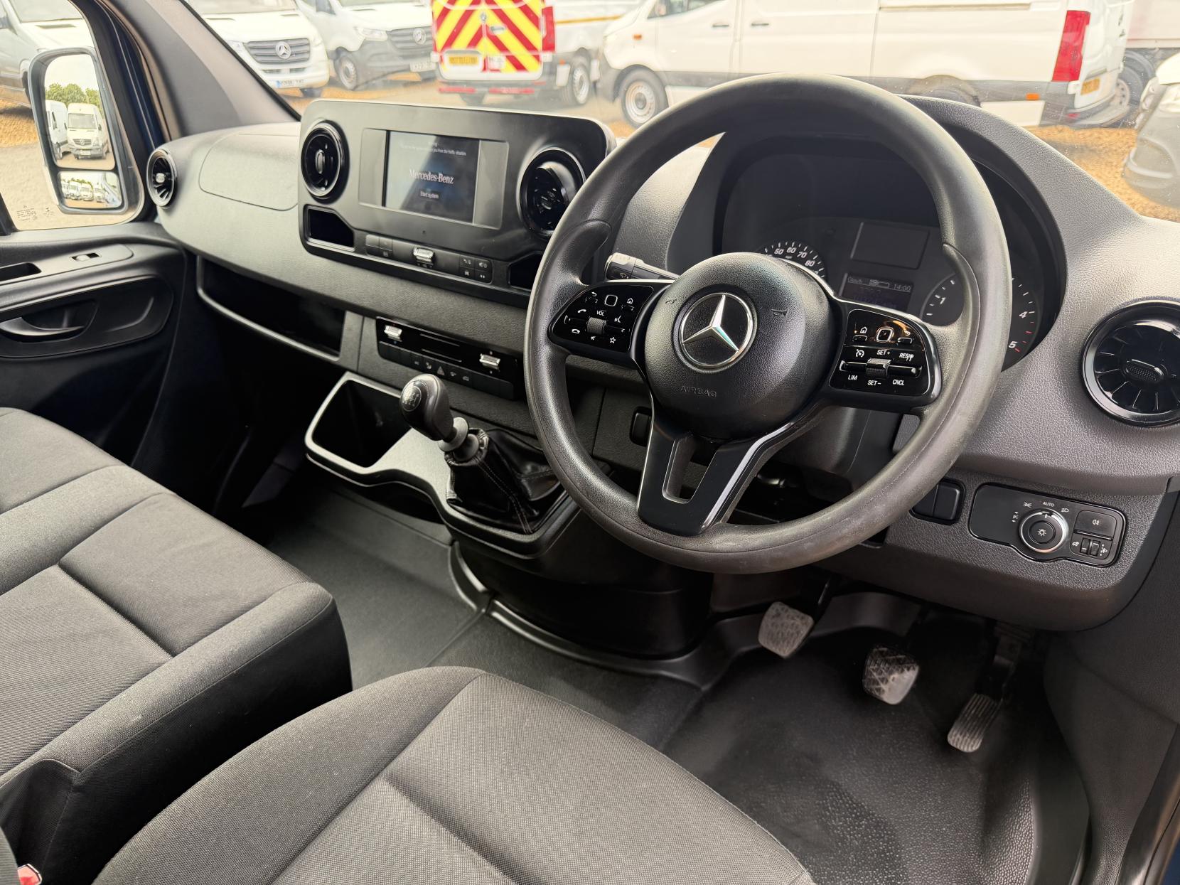 2019 Mercedes-Benz Sprinter 2.1 316 CDI Panel Van 5dr Diesel Manual RWD L2 H2 Euro 6 (163 ps) - Thumbnail 2