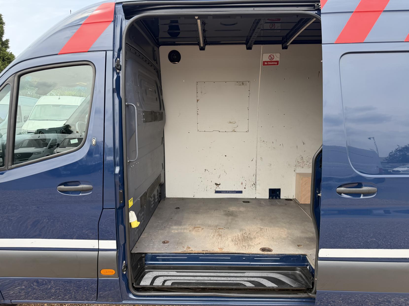 2019 Mercedes-Benz Sprinter 2.1 316 CDI Panel Van 5dr Diesel Manual RWD L2 H2 Euro 6 (163 ps) - Thumbnail 18