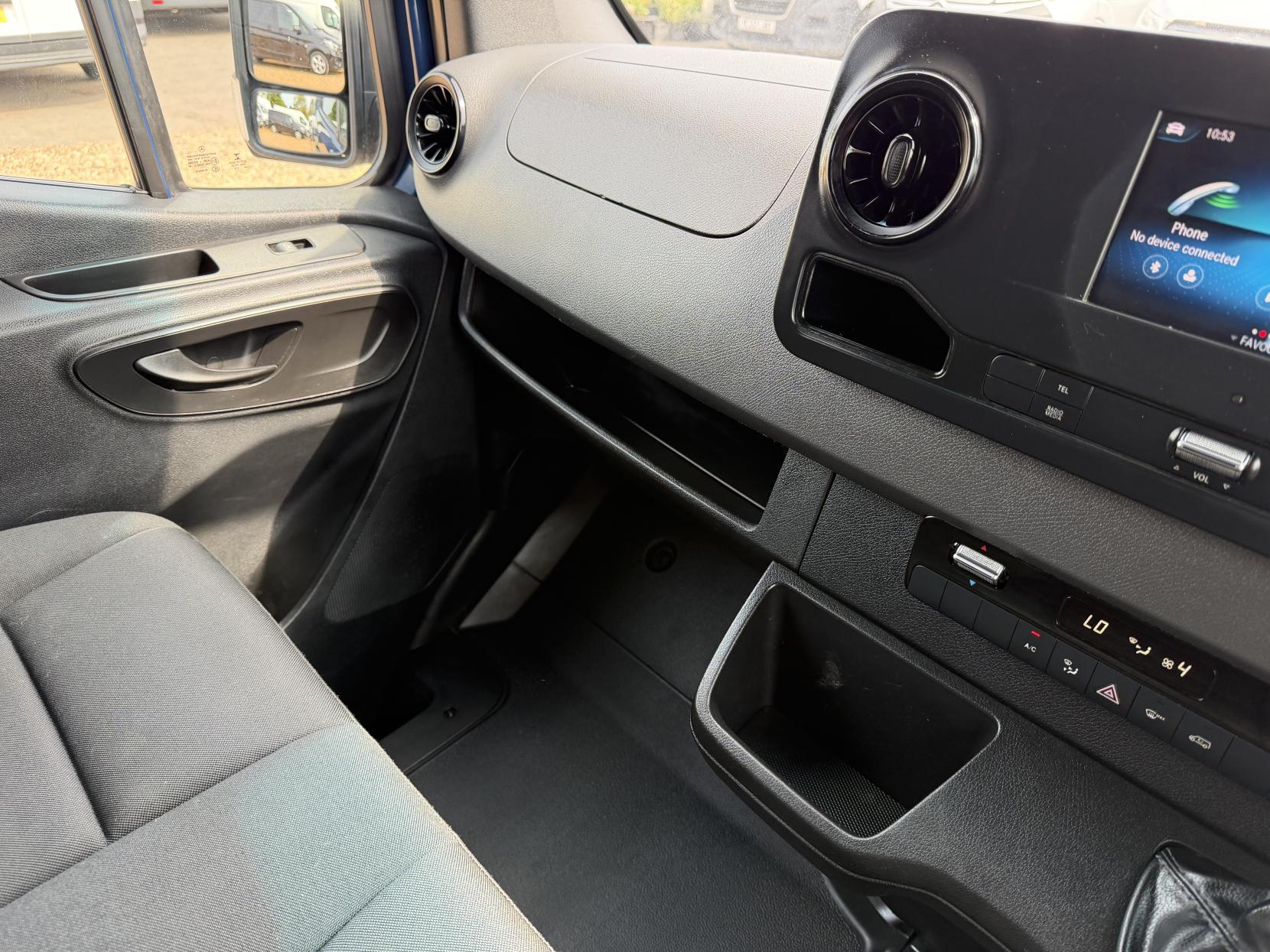 2019 Mercedes-Benz Sprinter 2.1 316 CDI Panel Van 5dr Diesel Manual RWD L2 H2 Euro 6 (163 ps) - Thumbnail 41