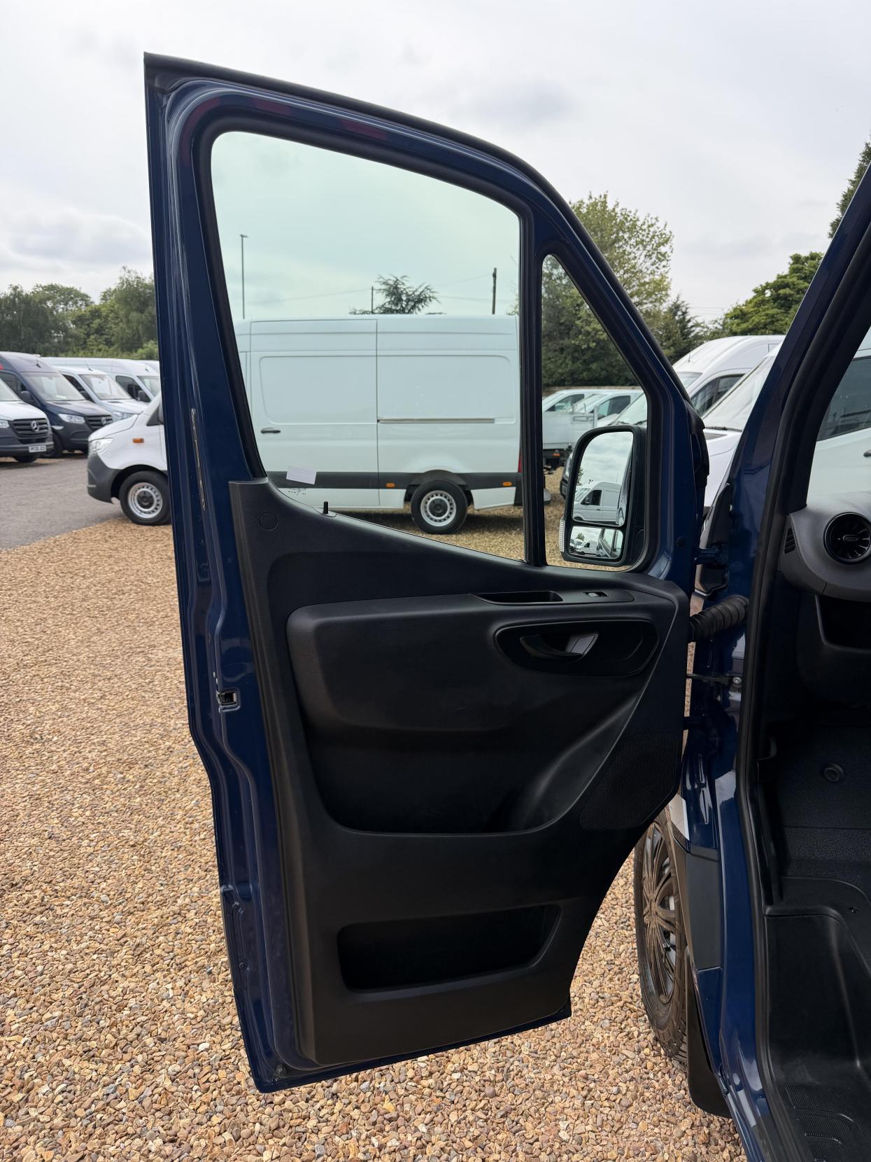 2019 Mercedes-Benz Sprinter 2.1 316 CDI Panel Van 5dr Diesel Manual RWD L2 H2 Euro 6 (163 ps) - Thumbnail 15