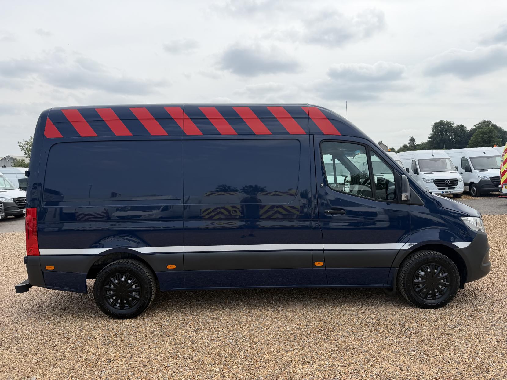 2019 Mercedes-Benz Sprinter 2.1 316 CDI Panel Van 5dr Diesel Manual RWD L2 H2 Euro 6 (163 ps) - Thumbnail 11