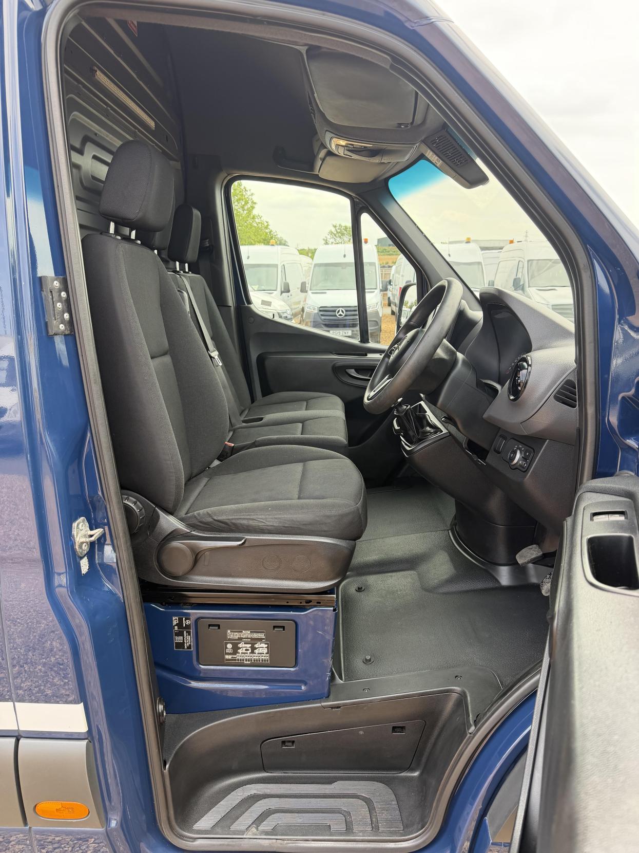 2019 Mercedes-Benz Sprinter 2.1 316 CDI Panel Van 5dr Diesel Manual RWD L2 H2 Euro 6 (163 ps) - Thumbnail 17