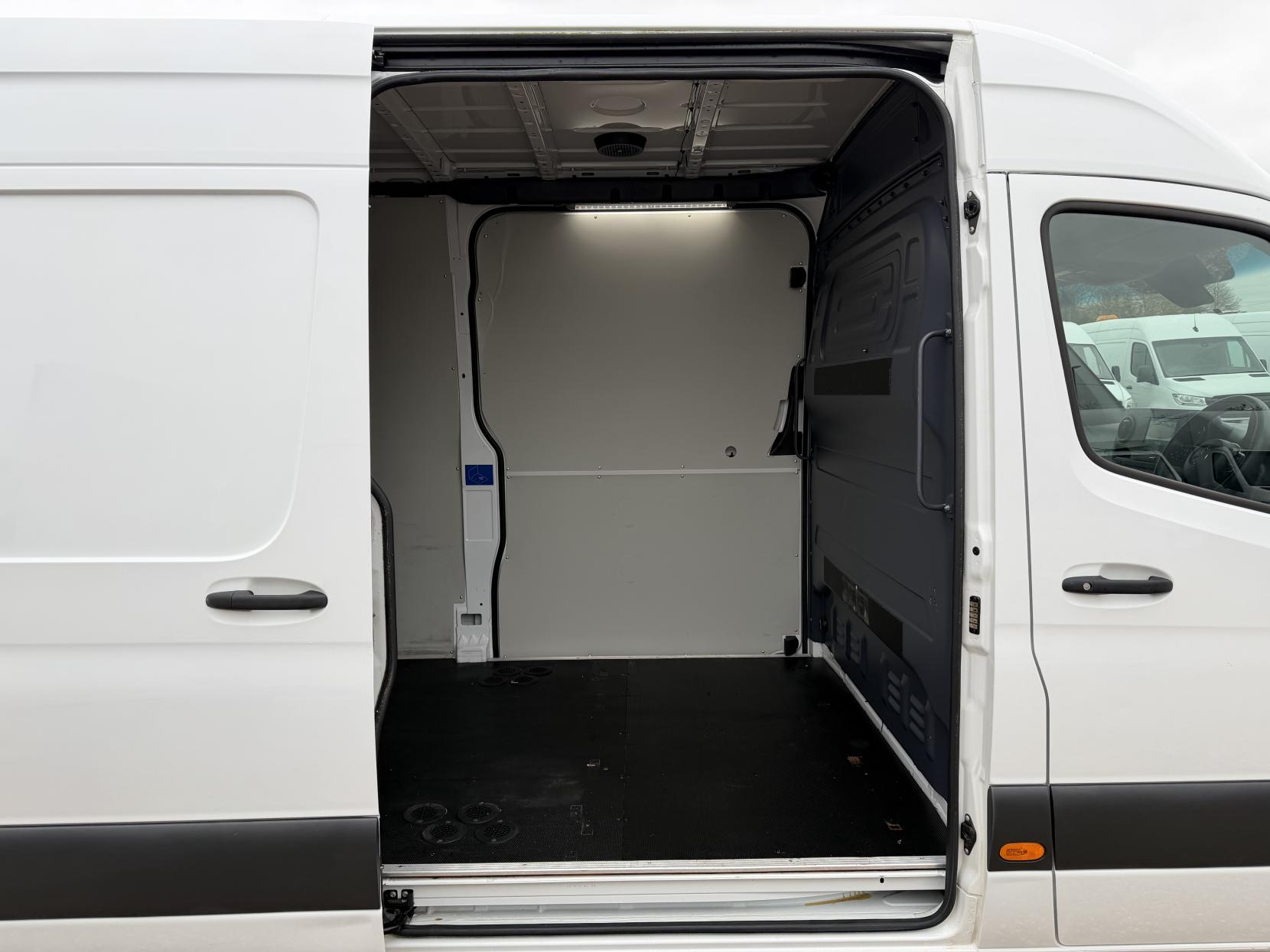 Mercedes-Benz Sprinter 2.1 314 CDI Panel Van 5dr Diesel Manual FWD L2 H2 Euro 6 (143 ps)