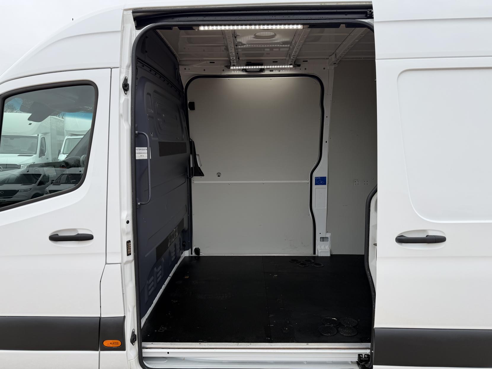 Mercedes-Benz Sprinter 2.1 314 CDI Panel Van 5dr Diesel Manual FWD L2 H2 Euro 6 (143 ps)