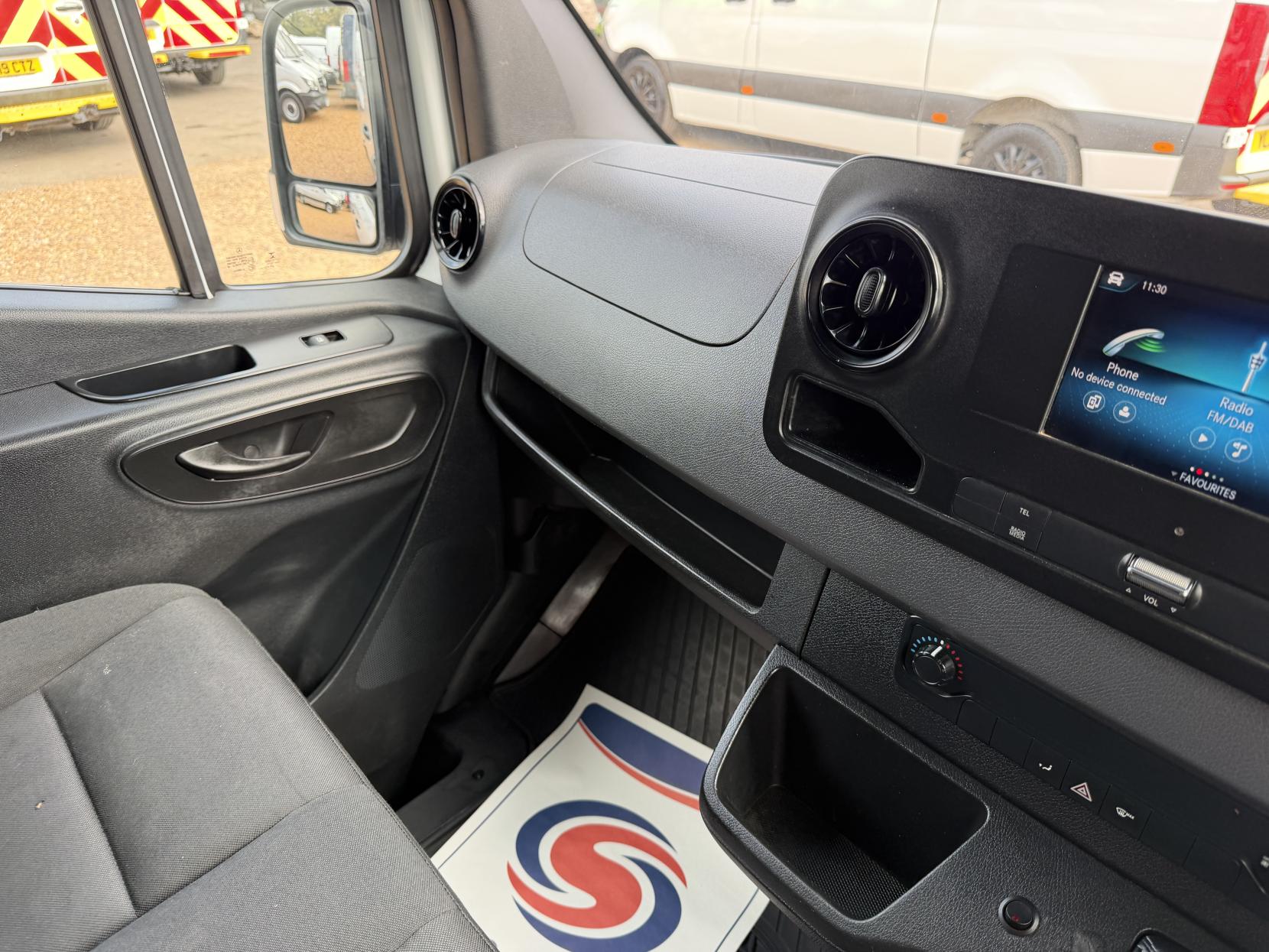 2021 Mercedes-Benz Sprinter 2.1 316 CDI Progressive Panel Van 5dr Diesel Manual RWD L2 H2 Euro 6 (s/s) (163 ps) - Thumbnail 31