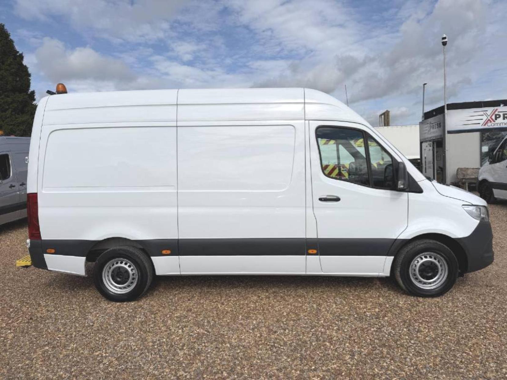 2021 Mercedes-Benz Sprinter 2.1 316 CDI Progressive Panel Van 5dr Diesel Manual RWD L2 H2 Euro 6 (s/s) (163 ps) - Thumbnail 13