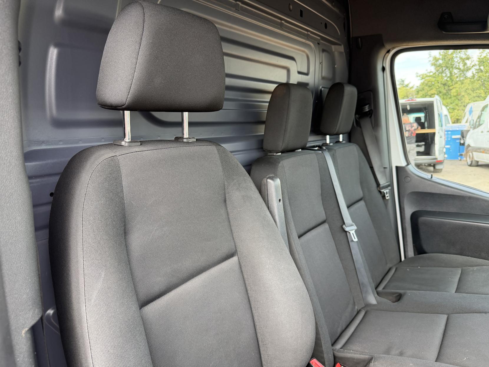 2021 Mercedes-Benz Sprinter 2.1 316 CDI Progressive Panel Van 5dr Diesel Manual RWD L2 H2 Euro 6 (s/s) (163 ps) - Thumbnail 16
