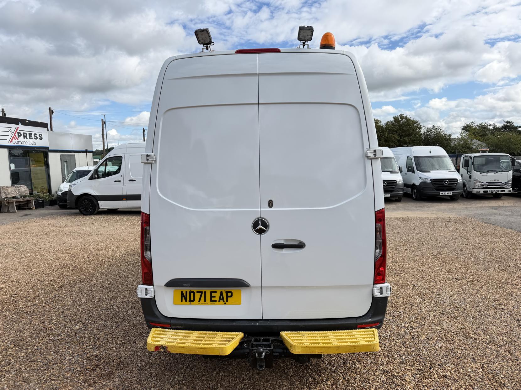 2021 Mercedes-Benz Sprinter 2.1 316 CDI Progressive Panel Van 5dr Diesel Manual RWD L2 H2 Euro 6 (s/s) (163 ps) - Thumbnail 11