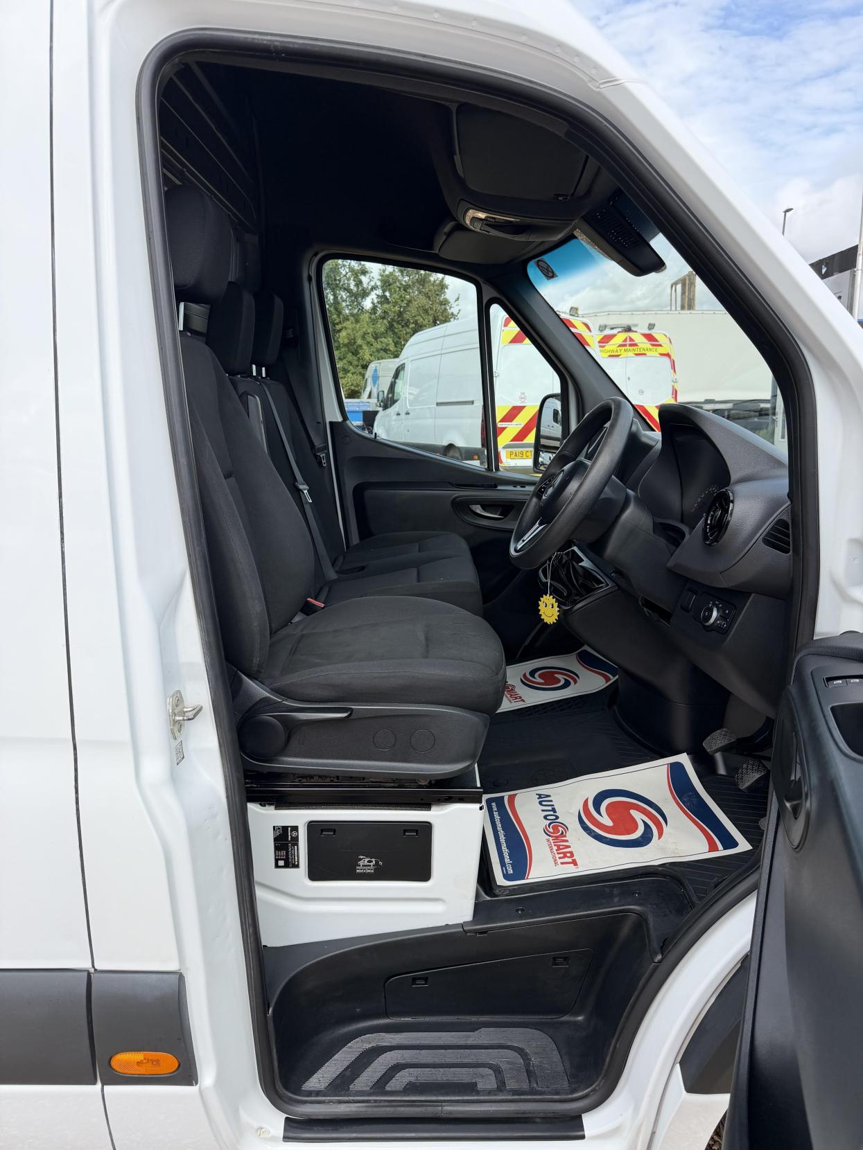 2021 Mercedes-Benz Sprinter 2.1 316 CDI Progressive Panel Van 5dr Diesel Manual RWD L2 H2 Euro 6 (s/s) (163 ps) - Thumbnail 15