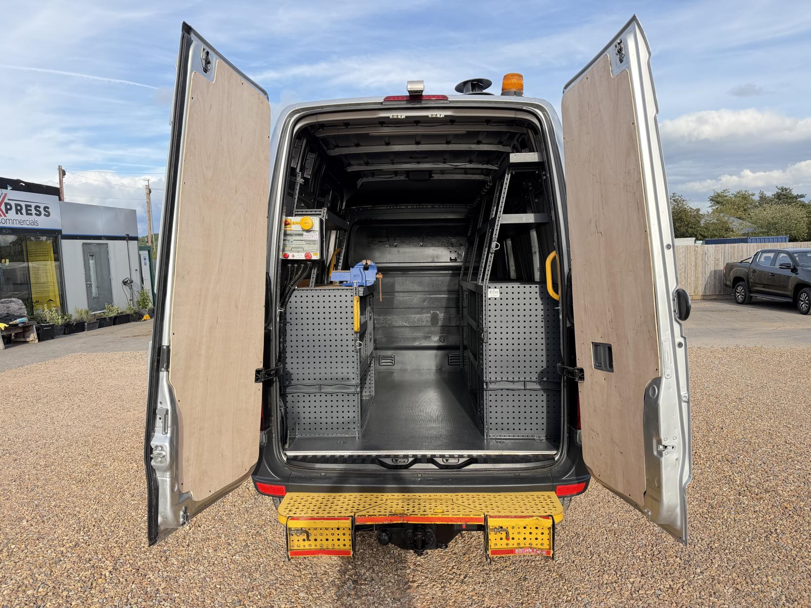 2015 Mercedes-Benz Sprinter 2.1 313 CDi BlueEFFICIENCY Panel Van 4dr Diesel Manual RWD L1 H3 (211 g/km, 129 bhp) - Thumbnail 3