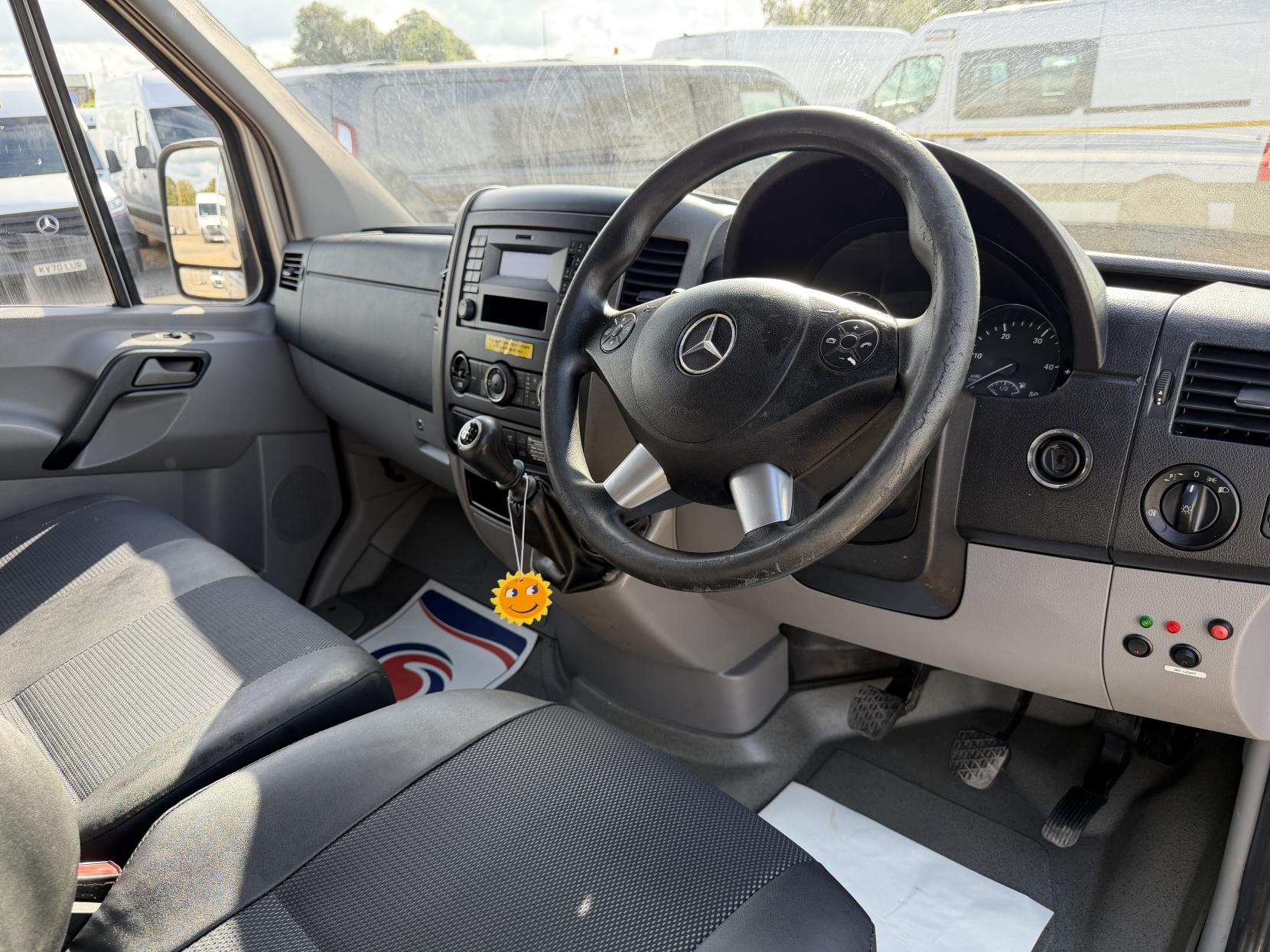 2015 Mercedes-Benz Sprinter 2.1 313 CDi BlueEFFICIENCY Panel Van 4dr Diesel Manual RWD L1 H3 (211 g/km, 129 bhp) - Thumbnail 2
