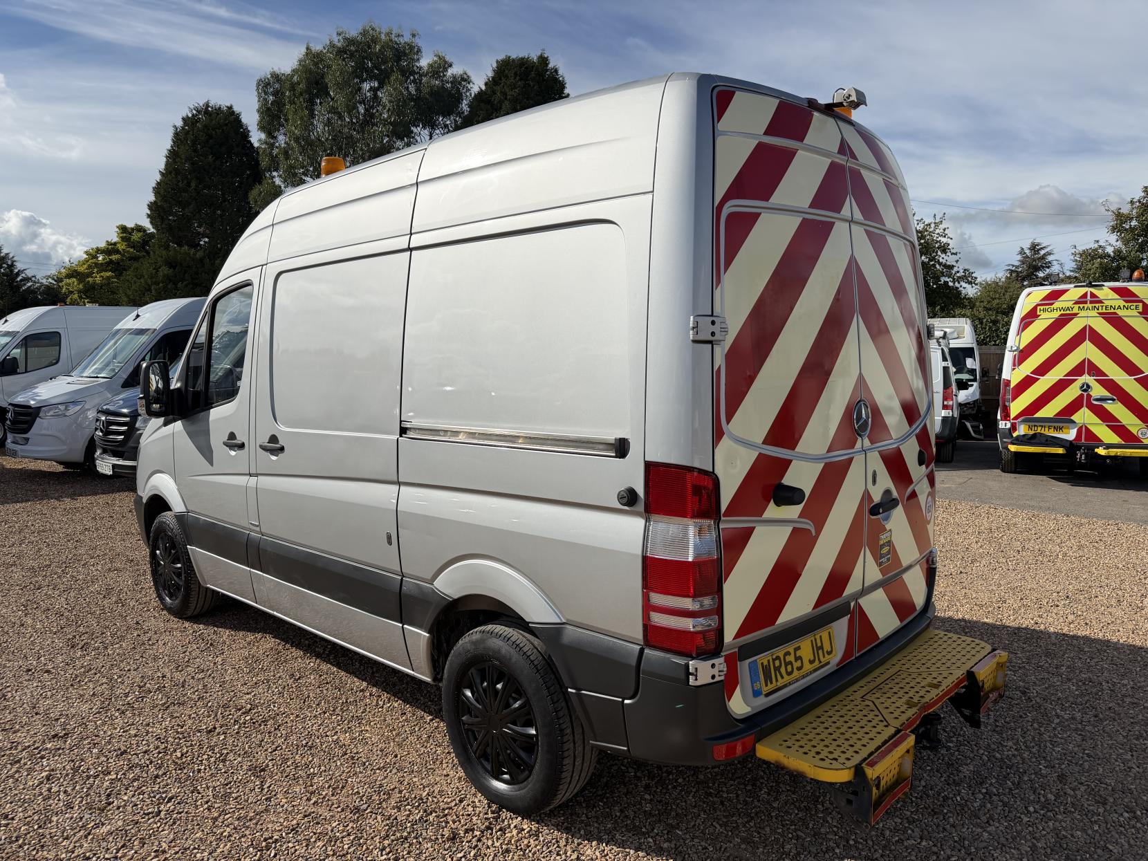 2015 Mercedes-Benz Sprinter 2.1 313 CDi BlueEFFICIENCY Panel Van 4dr Diesel Manual RWD L1 H3 (211 g/km, 129 bhp) - Thumbnail 9