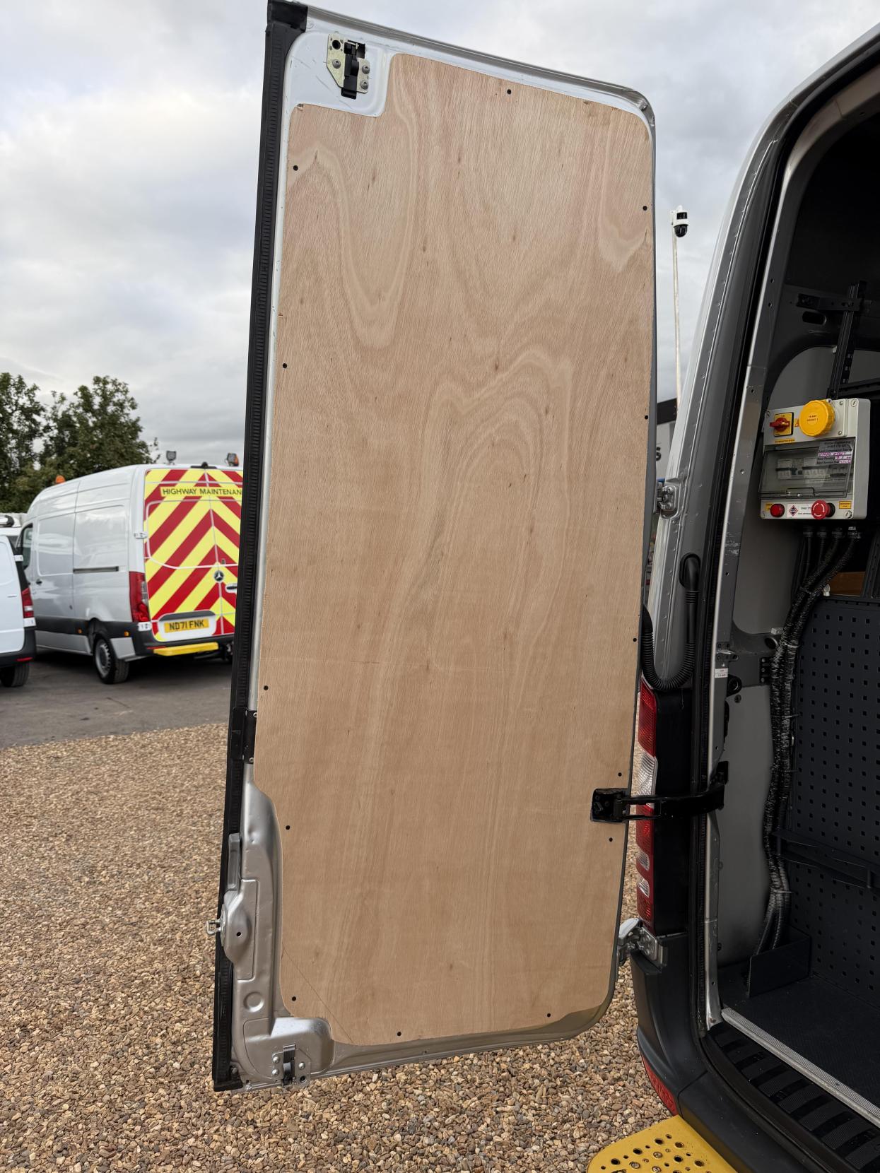 2015 Mercedes-Benz Sprinter 2.1 313 CDi BlueEFFICIENCY Panel Van 4dr Diesel Manual RWD L1 H3 (211 g/km, 129 bhp) - Thumbnail 36