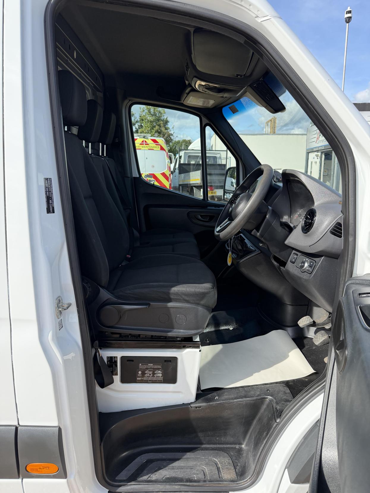2019 Mercedes-Benz Sprinter 2.1 316 CDI Panel Van 5dr Diesel Manual RWD L2 H2 Euro 6 (163 ps) - Thumbnail 14