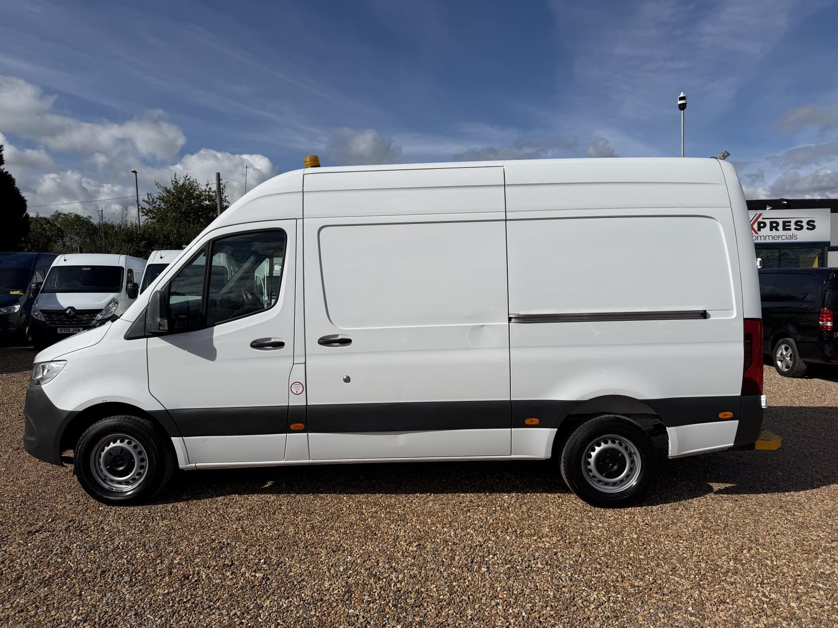 2019 Mercedes-Benz Sprinter 2.1 316 CDI Panel Van 5dr Diesel Manual RWD L2 H2 Euro 6 (163 ps) - Thumbnail 8