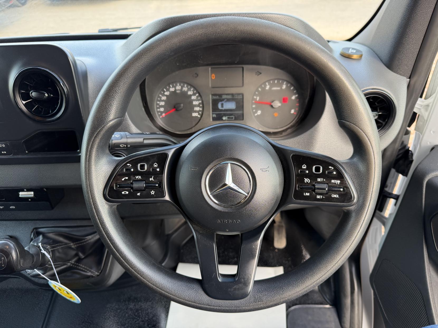 2019 Mercedes-Benz Sprinter 2.1 316 CDI Panel Van 5dr Diesel Manual RWD L2 H2 Euro 6 (163 ps) - Thumbnail 16