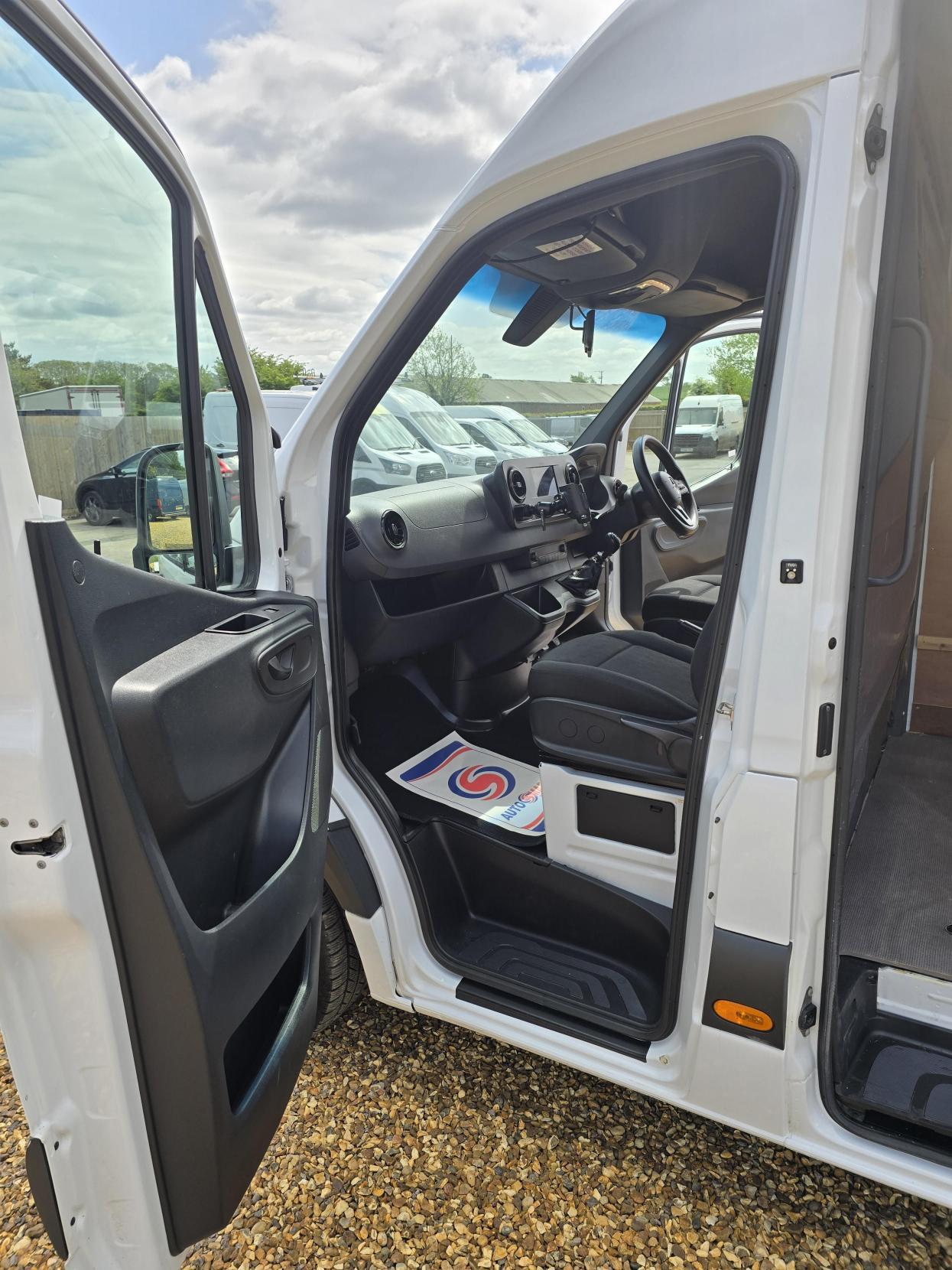 Mercedes-Benz Sprinter 2.1 311 CDI Panel Van 5dr Diesel Manual RWD L3 H2 Euro 6 (114 ps)