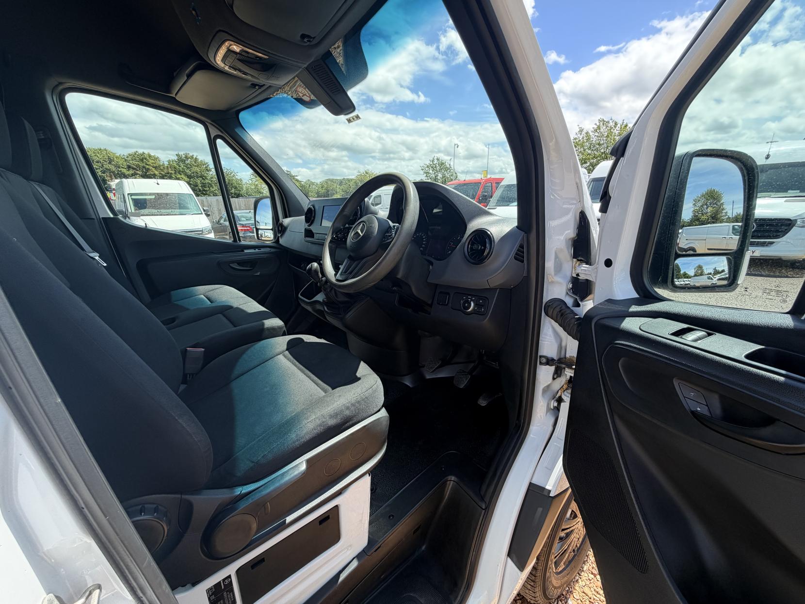 2019 Mercedes-Benz Sprinter 2.1 316 CDI Panel Van 5dr Diesel Manual RWD L2 H2 Euro 6 (163 ps) - Thumbnail 9