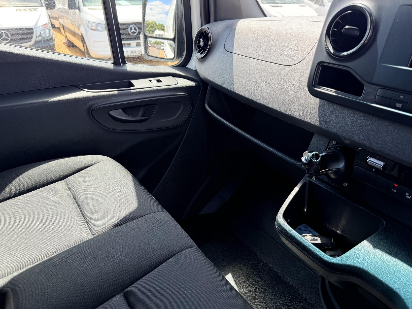 2019 Mercedes-Benz Sprinter 2.1 316 CDI Panel Van 5dr Diesel Manual RWD L2 H2 Euro 6 (163 ps) - Thumbnail 16