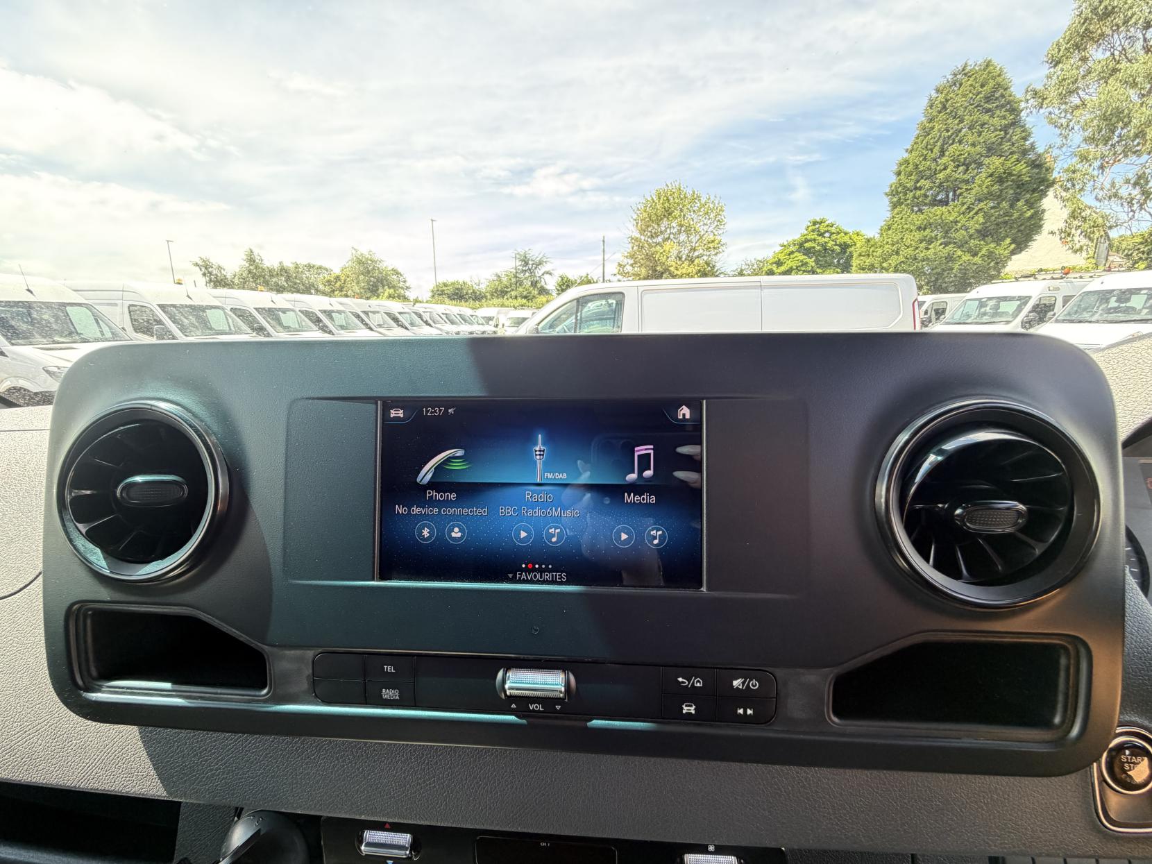 2019 Mercedes-Benz Sprinter 2.1 316 CDI Panel Van 5dr Diesel Manual RWD L2 H2 Euro 6 (163 ps) - Thumbnail 11