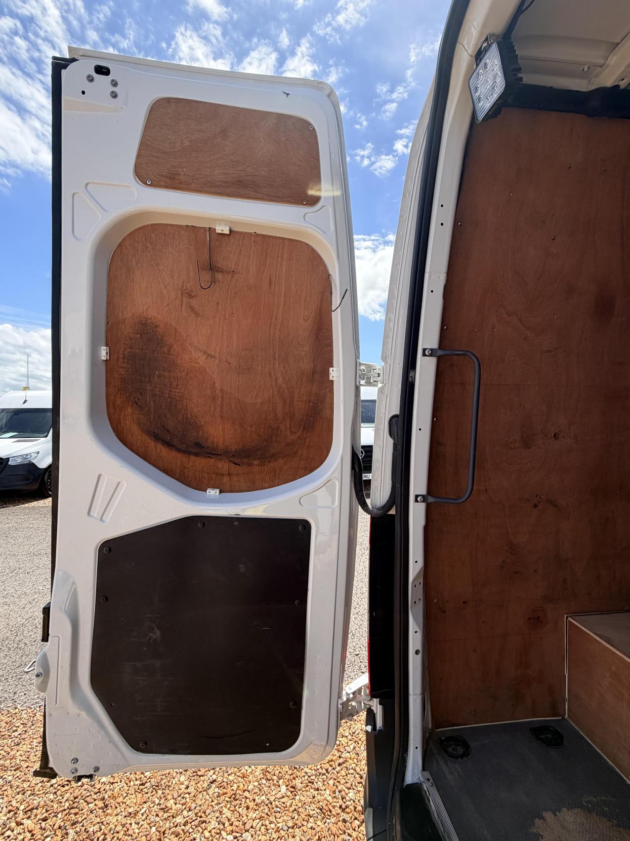 2019 Mercedes-Benz Sprinter 2.1 316 CDI Panel Van 5dr Diesel Manual RWD L2 H2 Euro 6 (163 ps) - Thumbnail 37