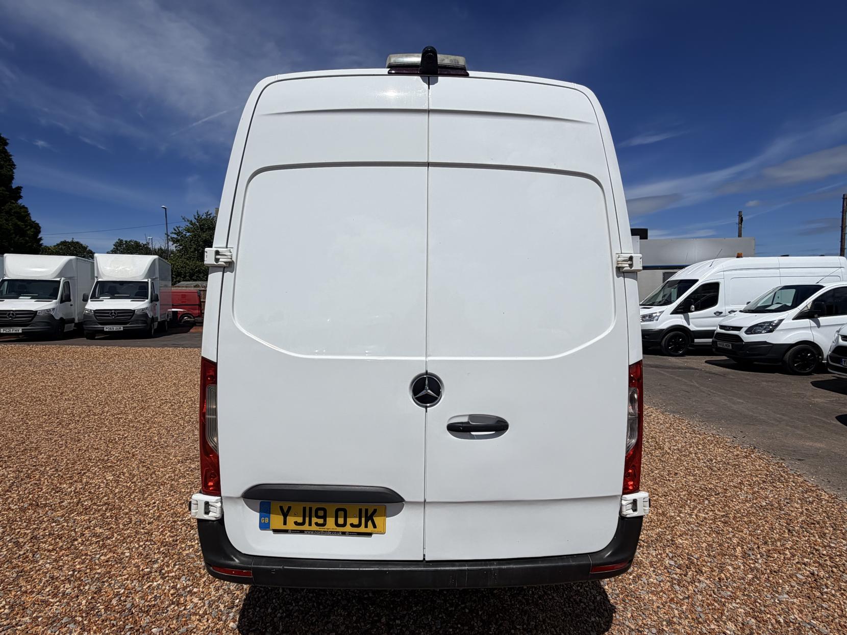 2019 Mercedes-Benz Sprinter 2.1 316 CDI Panel Van 5dr Diesel Manual RWD L2 H2 Euro 6 (163 ps) - Thumbnail 7