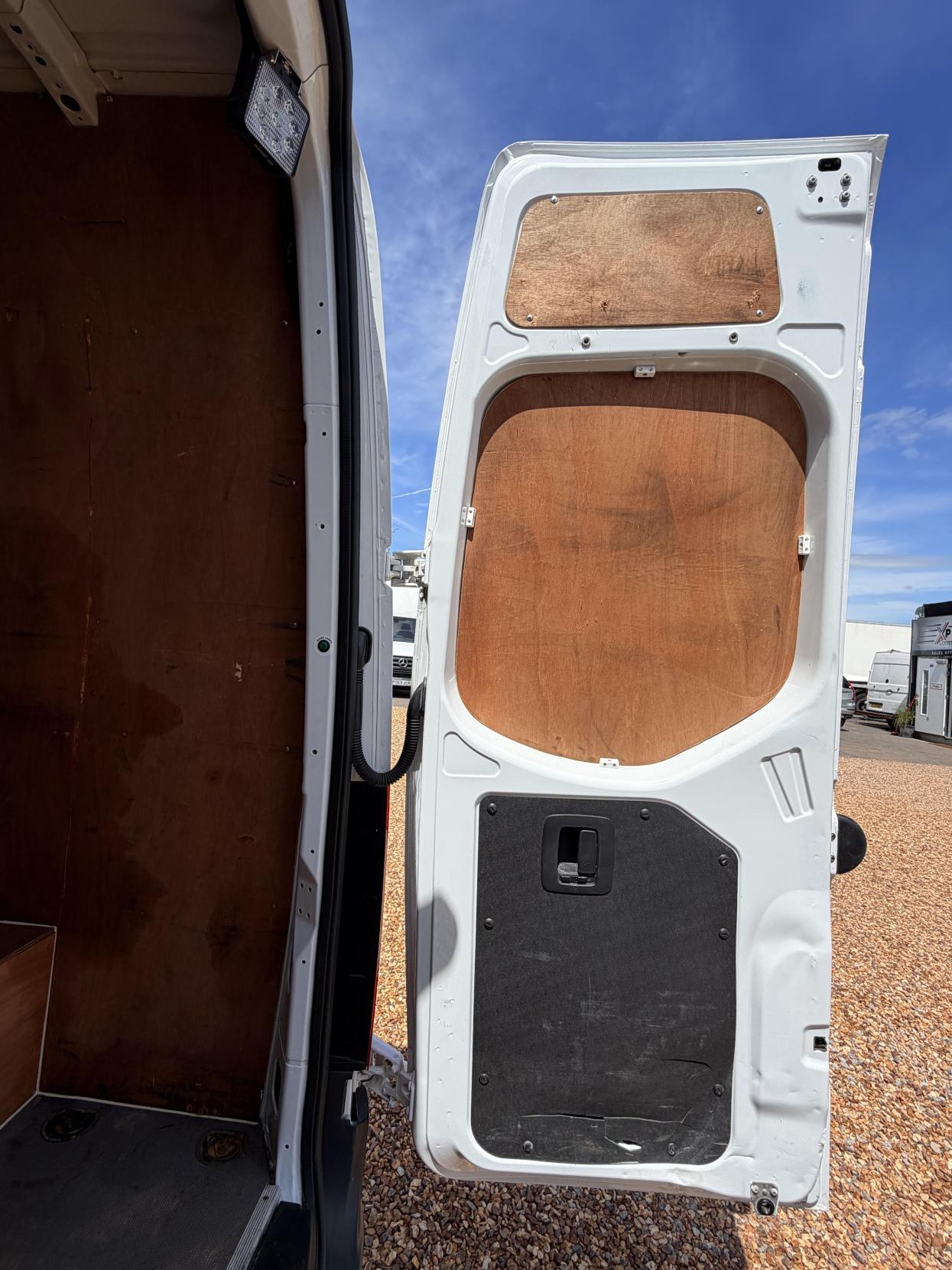 2019 Mercedes-Benz Sprinter 2.1 316 CDI Panel Van 5dr Diesel Manual RWD L2 H2 Euro 6 (163 ps) - Thumbnail 36