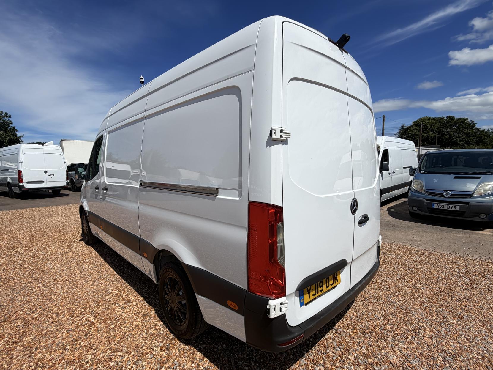 2019 Mercedes-Benz Sprinter 2.1 316 CDI Panel Van 5dr Diesel Manual RWD L2 H2 Euro 6 (163 ps) - Thumbnail 8