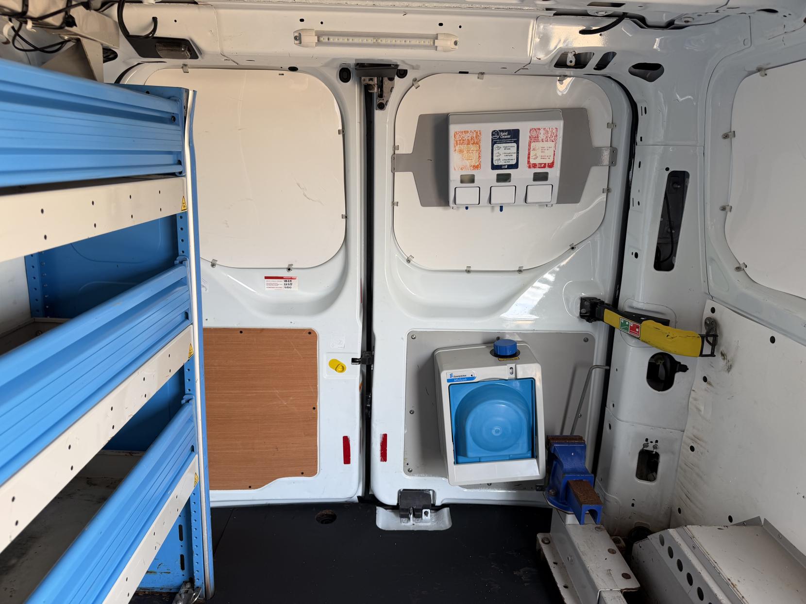 2015 Ford Transit Custom 2.2 TDCi 310 Panel Van 5dr Diesel Manual L2 H1 (186 g/km, 123 bhp) - Thumbnail 38