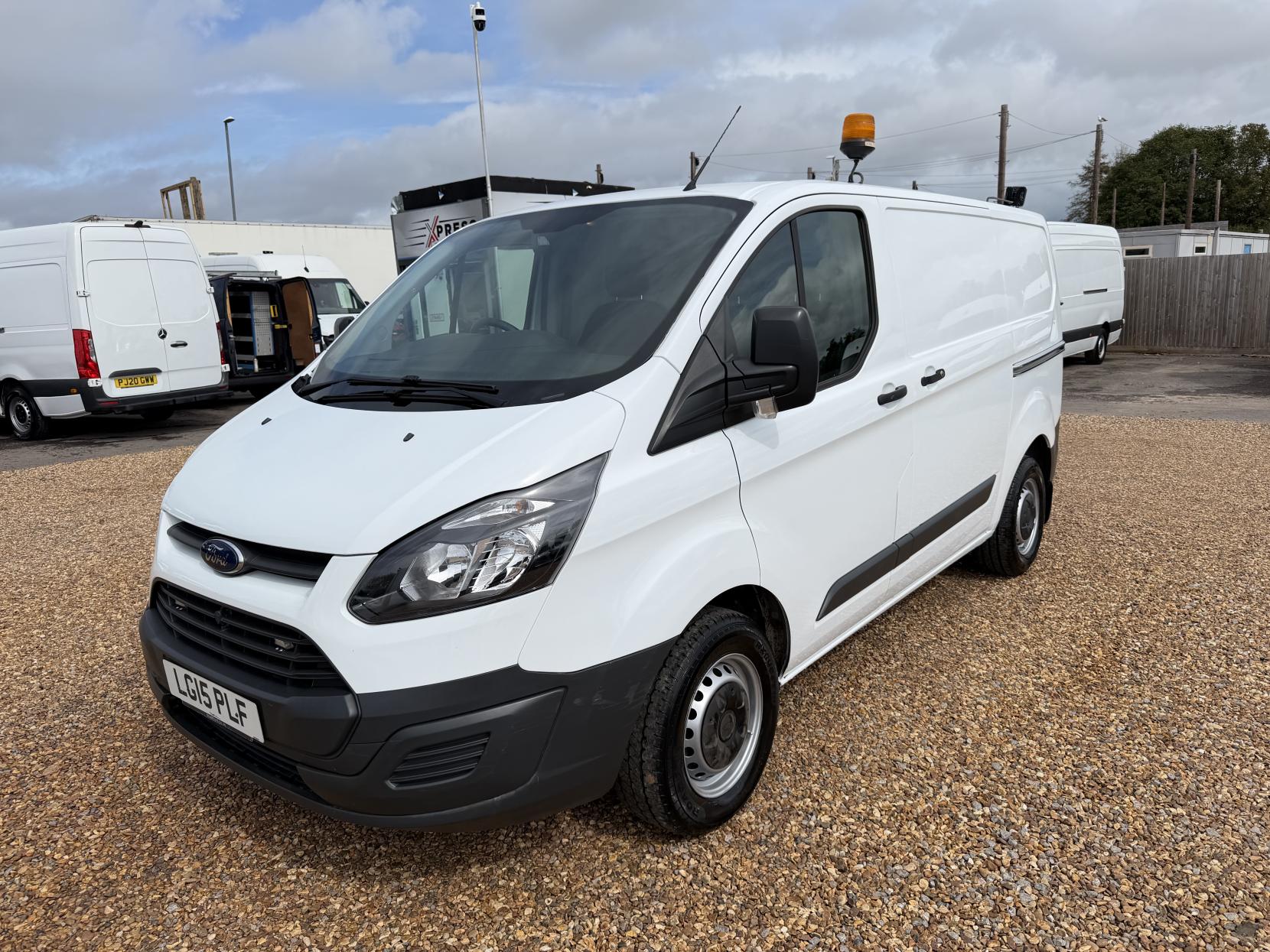 2015 Ford Transit Custom 2.2 TDCi 310 Panel Van 5dr Diesel Manual L2 H1 (186 g/km, 123 bhp) - Thumbnail 7