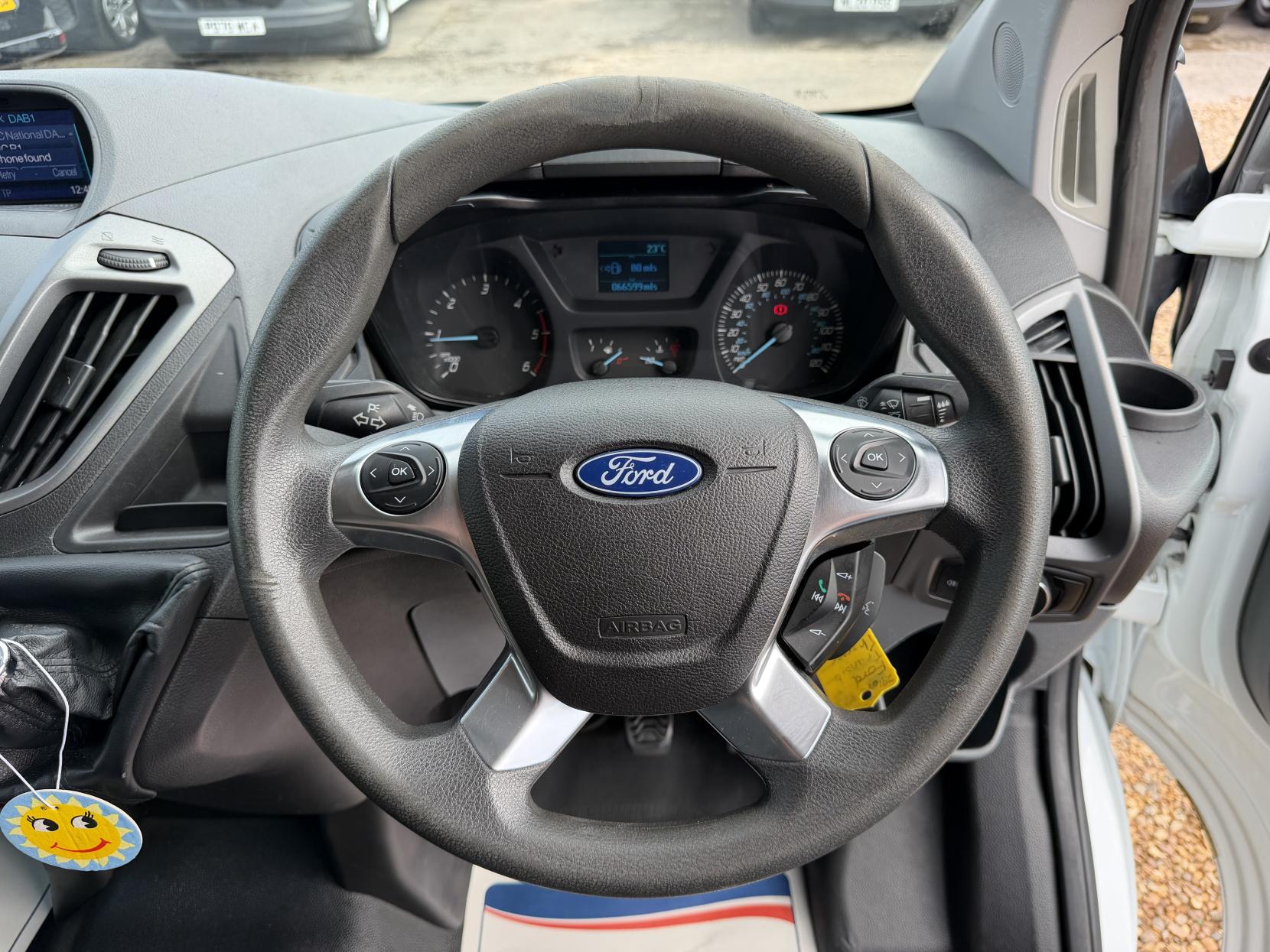 2015 Ford Transit Custom 2.2 TDCi 310 Panel Van 5dr Diesel Manual L2 H1 (186 g/km, 123 bhp) - Thumbnail 16
