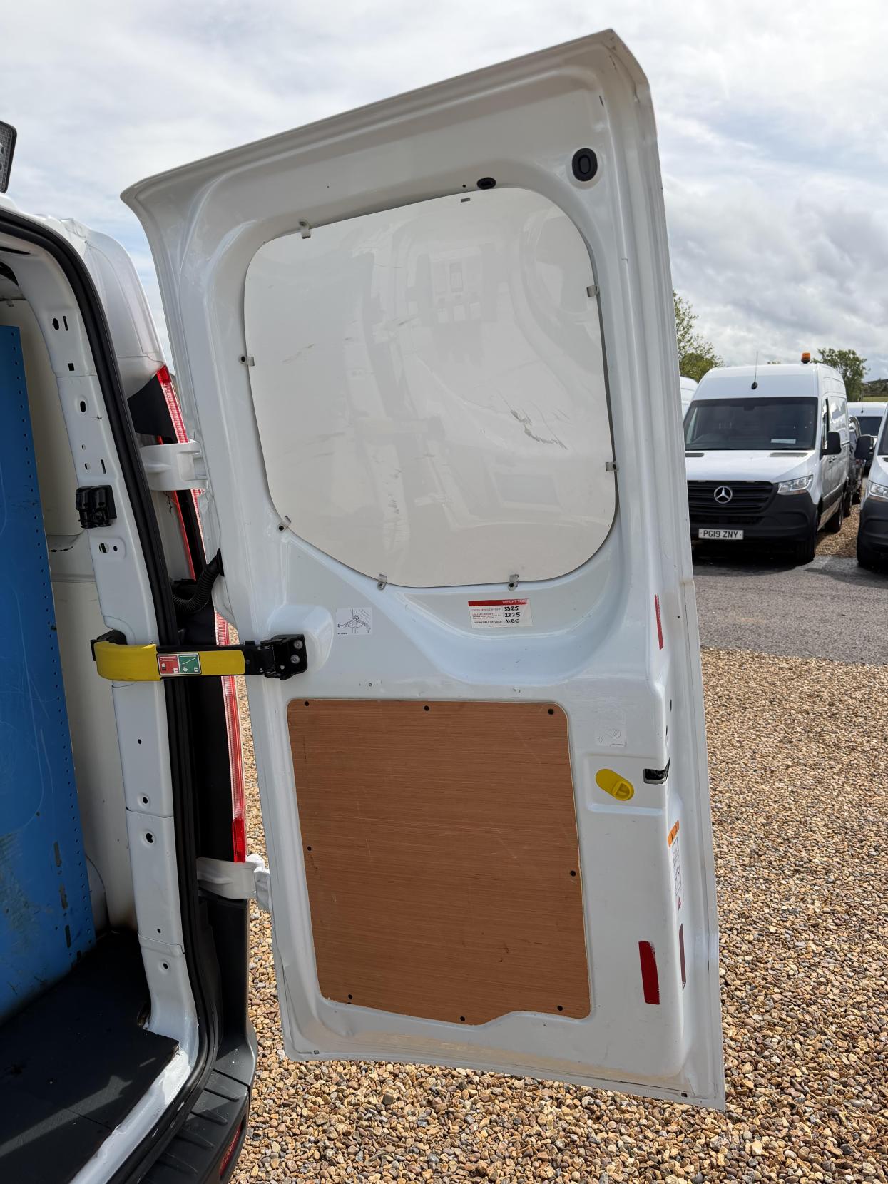 2015 Ford Transit Custom 2.2 TDCi 310 Panel Van 5dr Diesel Manual L2 H1 (186 g/km, 123 bhp) - Thumbnail 51