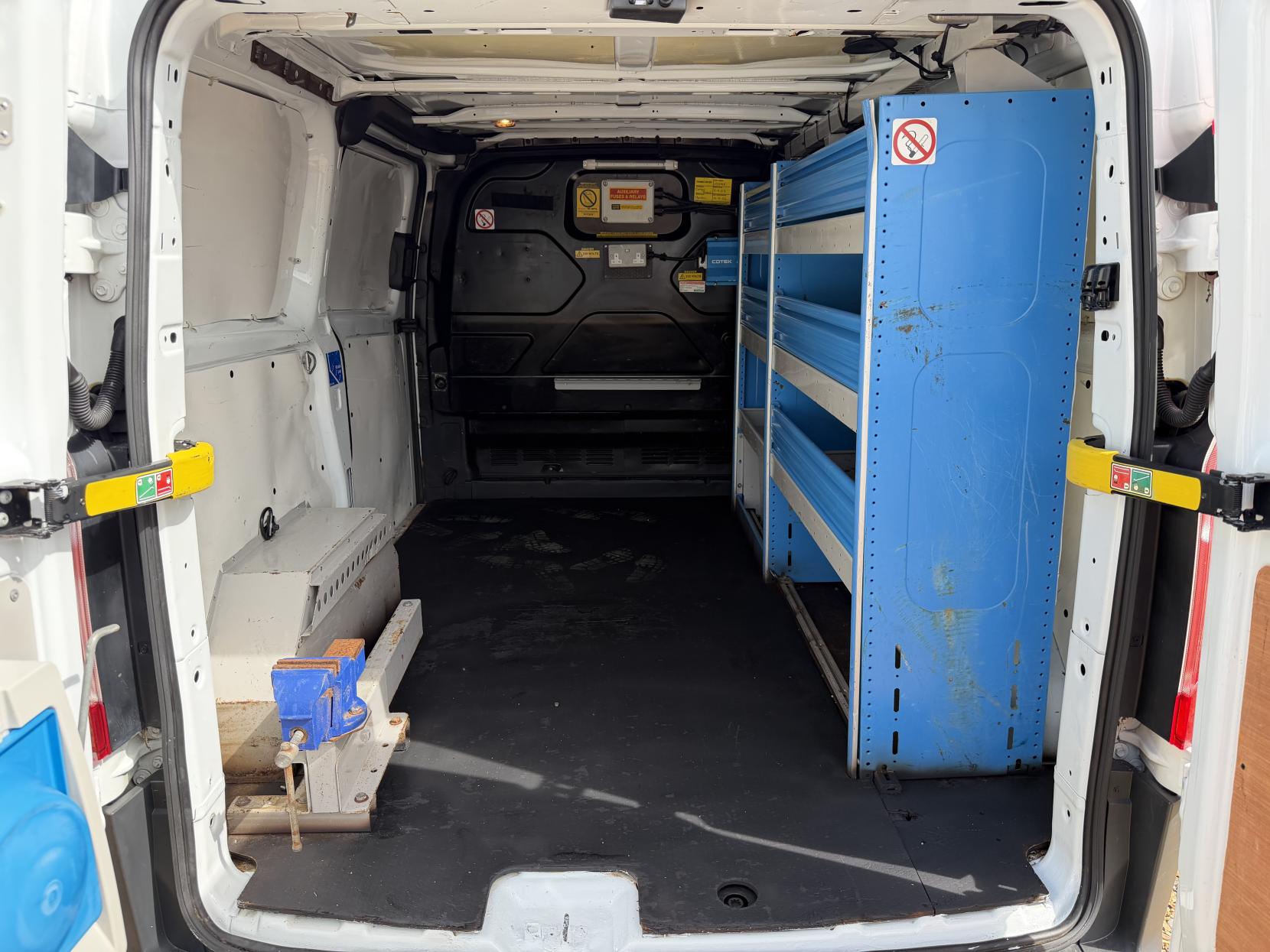 2015 Ford Transit Custom 2.2 TDCi 310 Panel Van 5dr Diesel Manual L2 H1 (186 g/km, 123 bhp) - Thumbnail 50
