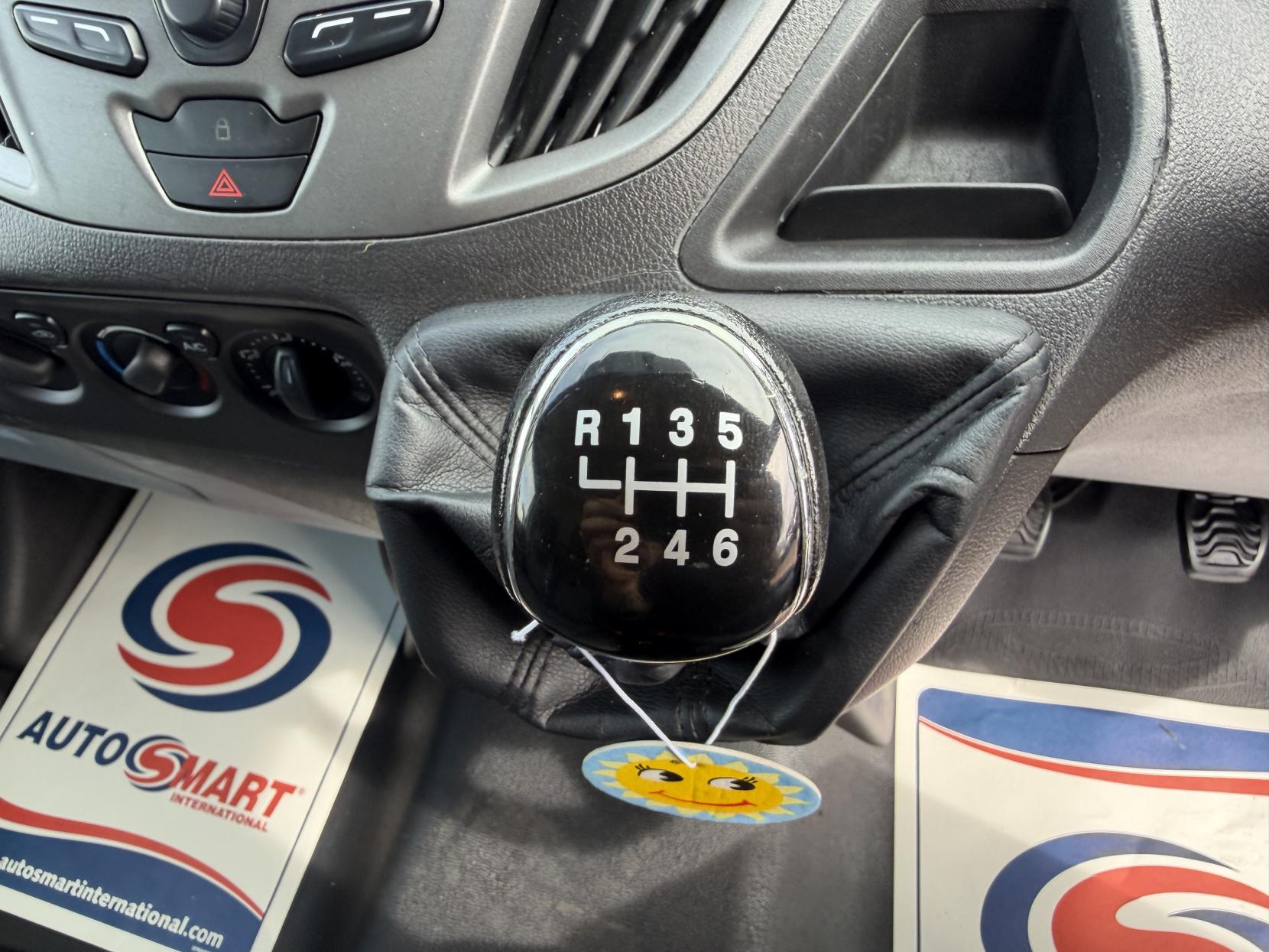 2015 Ford Transit Custom 2.2 TDCi 310 Panel Van 5dr Diesel Manual L2 H1 (186 g/km, 123 bhp) - Thumbnail 30