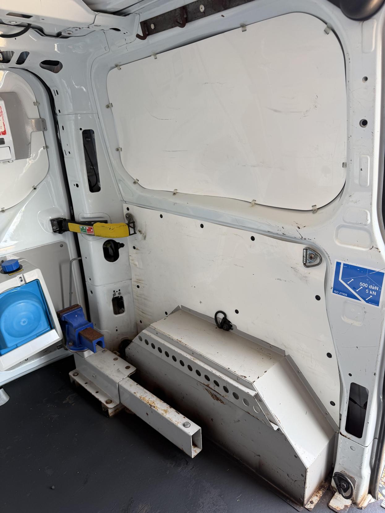 2015 Ford Transit Custom 2.2 TDCi 310 Panel Van 5dr Diesel Manual L2 H1 (186 g/km, 123 bhp) - Thumbnail 37