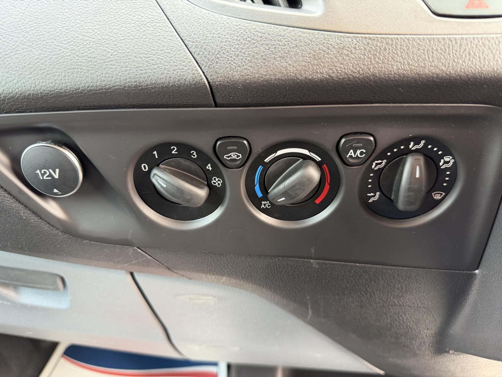 2015 Ford Transit Custom 2.2 TDCi 310 Panel Van 5dr Diesel Manual L2 H1 (186 g/km, 123 bhp) - Thumbnail 29