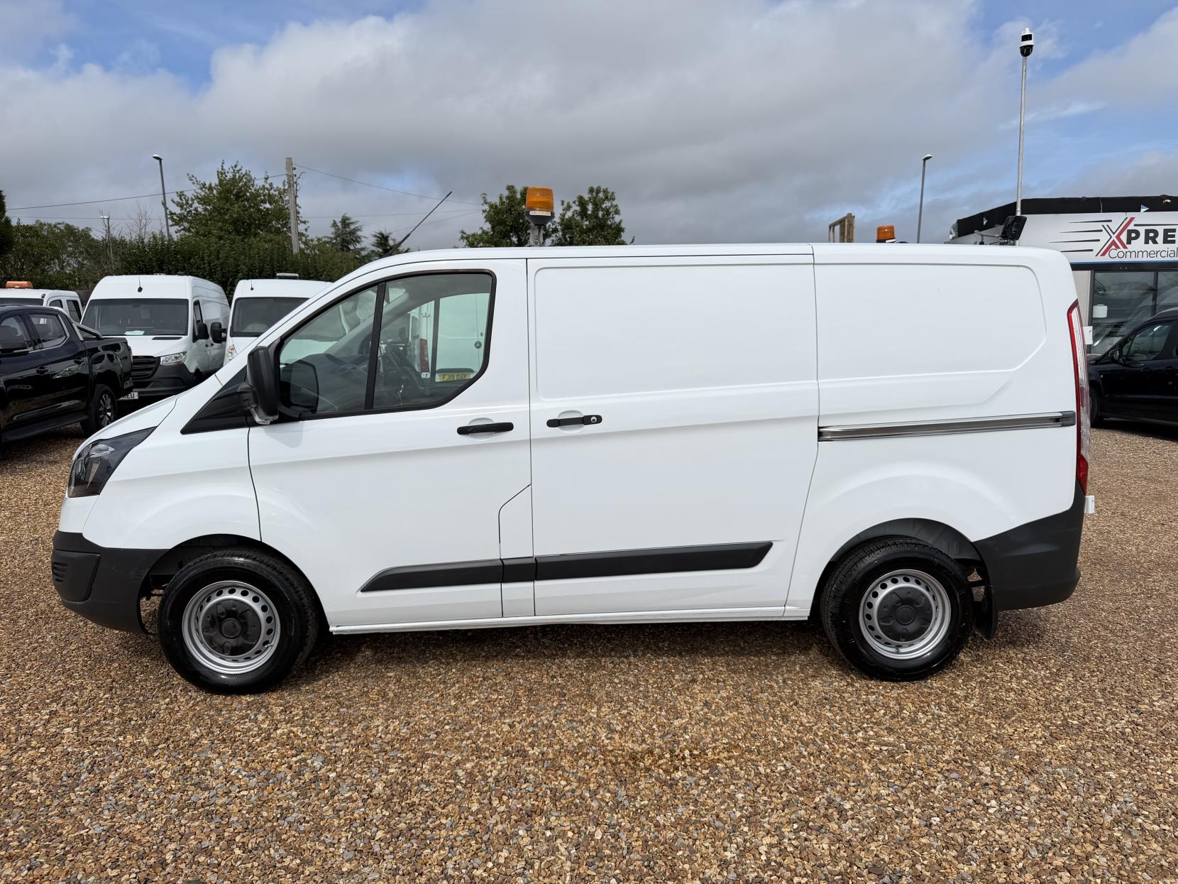 2015 Ford Transit Custom 2.2 TDCi 310 Panel Van 5dr Diesel Manual L2 H1 (186 g/km, 123 bhp) - Thumbnail 8