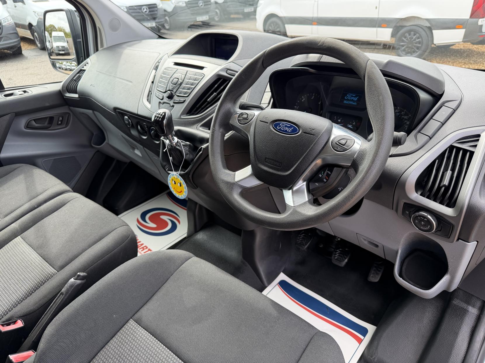2015 Ford Transit Custom 2.2 TDCi 310 Panel Van 5dr Diesel Manual L2 H1 (186 g/km, 123 bhp) - Thumbnail 2