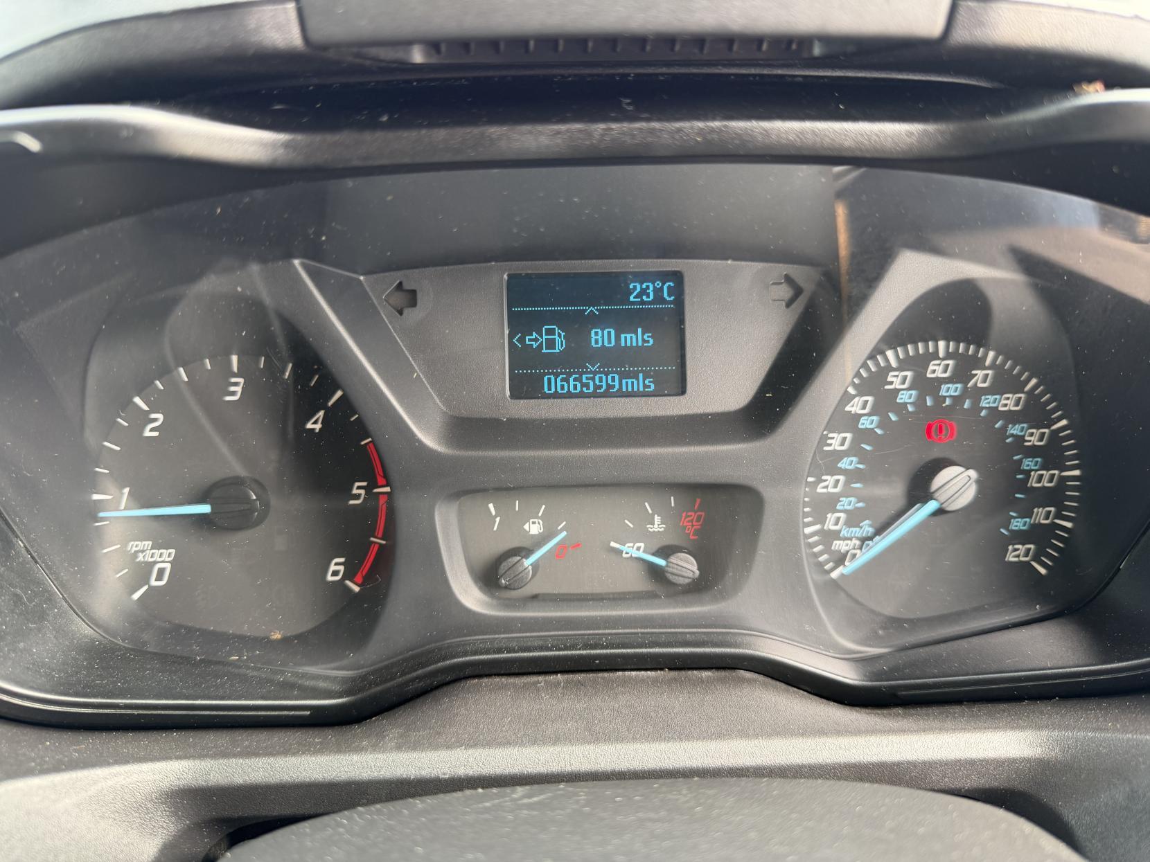 2015 Ford Transit Custom 2.2 TDCi 310 Panel Van 5dr Diesel Manual L2 H1 (186 g/km, 123 bhp) - Thumbnail 18