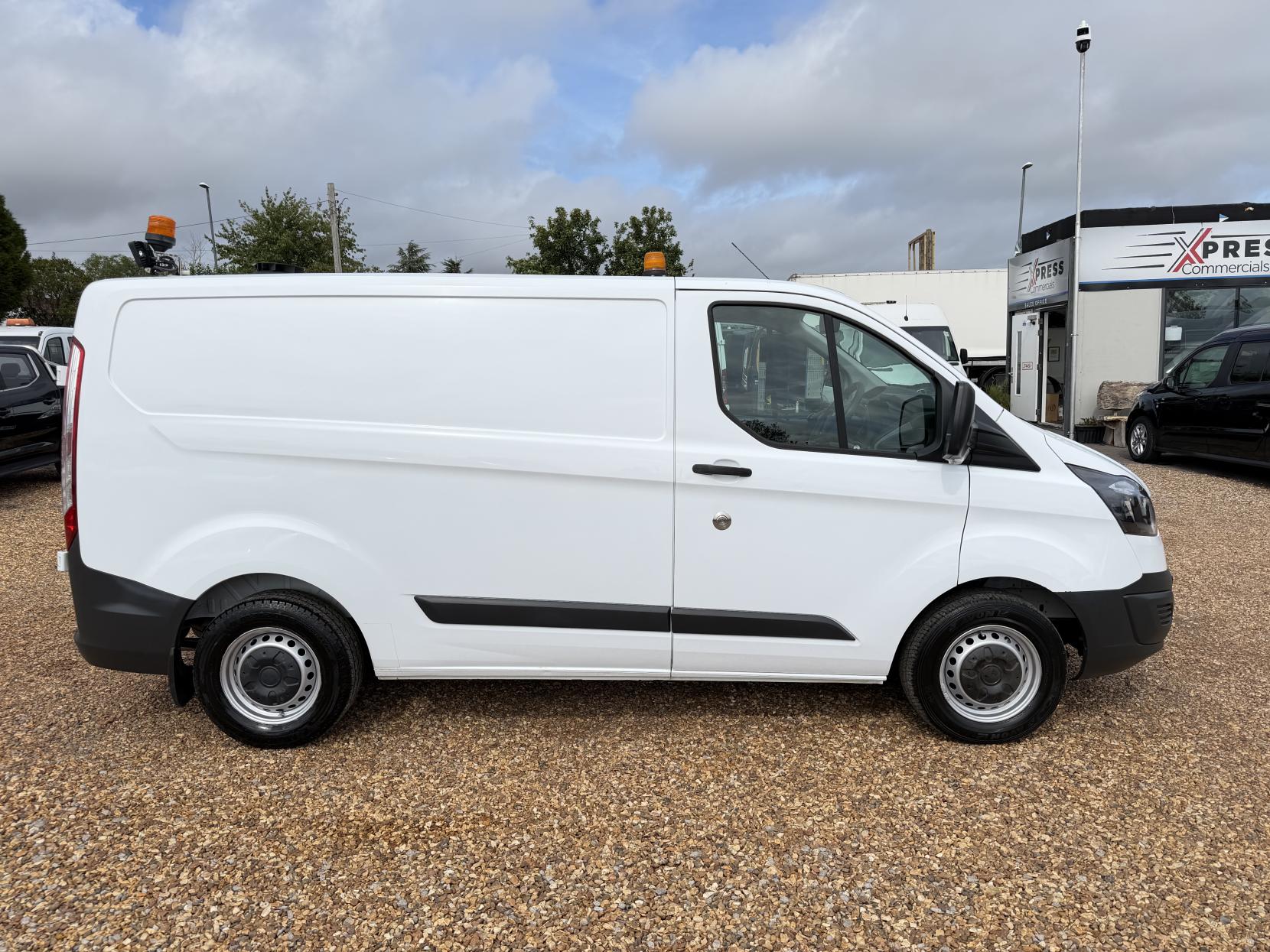 2015 Ford Transit Custom 2.2 TDCi 310 Panel Van 5dr Diesel Manual L2 H1 (186 g/km, 123 bhp) - Thumbnail 12