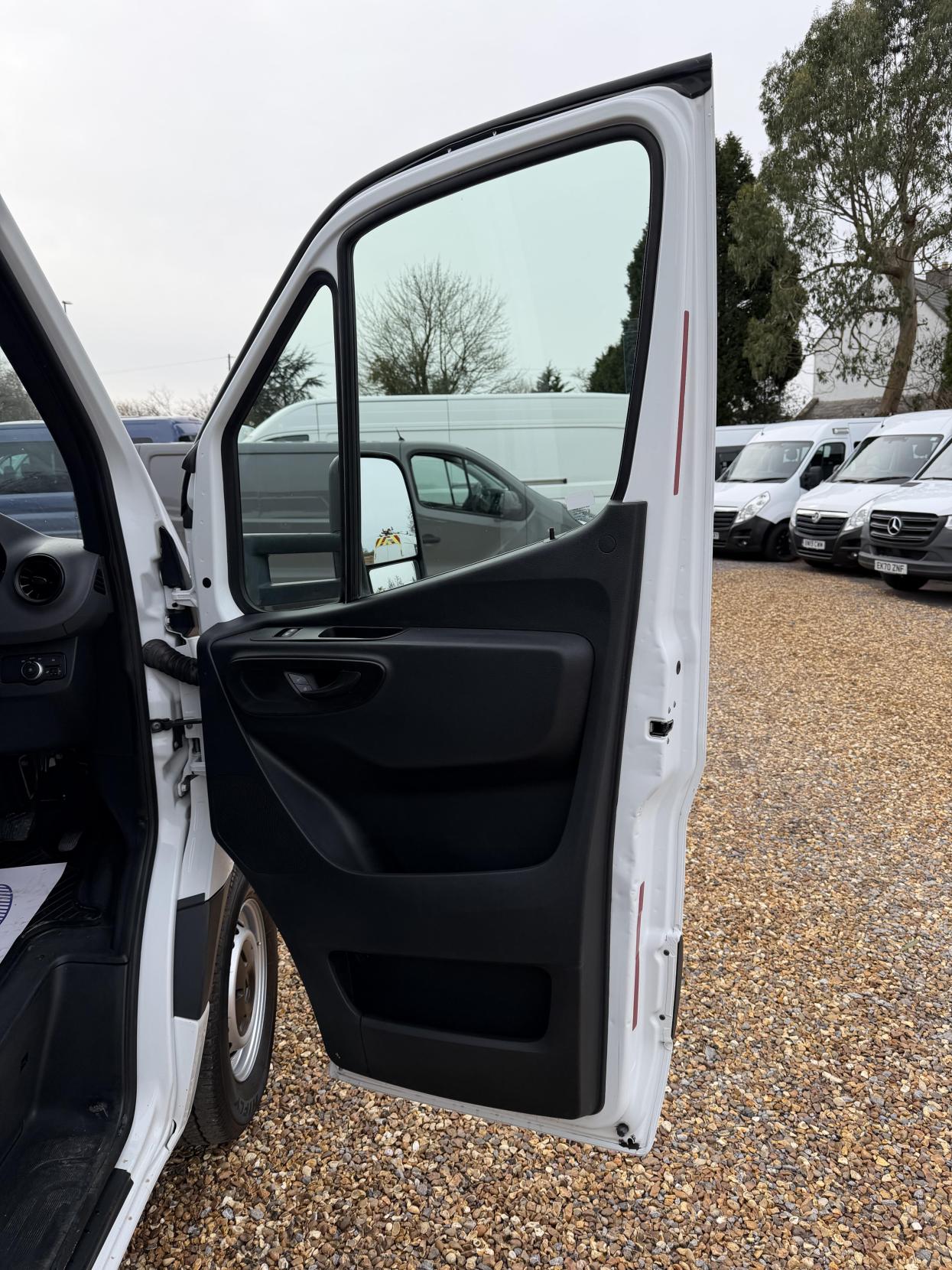 Mercedes-Benz Sprinter 2.1 316 CDI Chassis Cab 2dr Diesel Manual RWD L2 Euro 6 (163 ps)