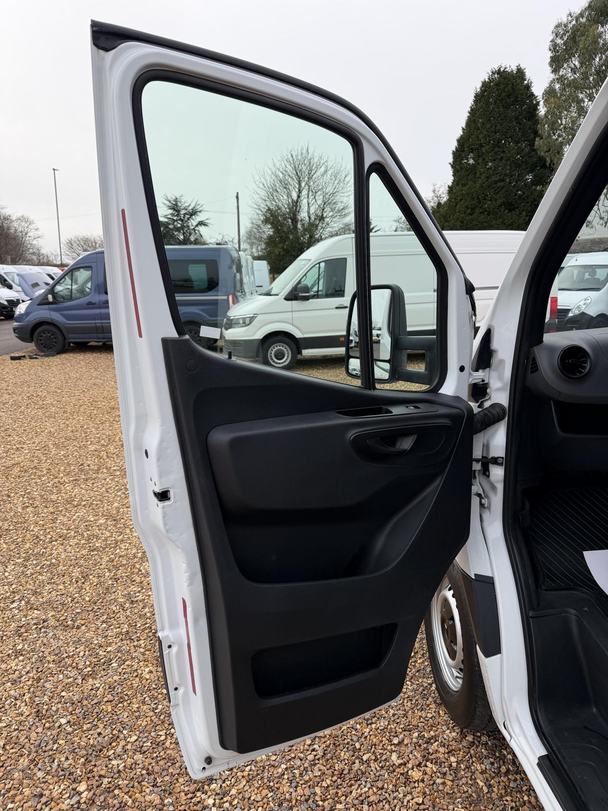 Mercedes-Benz Sprinter 2.1 316 CDI Chassis Cab 2dr Diesel Manual RWD L2 Euro 6 (163 ps)