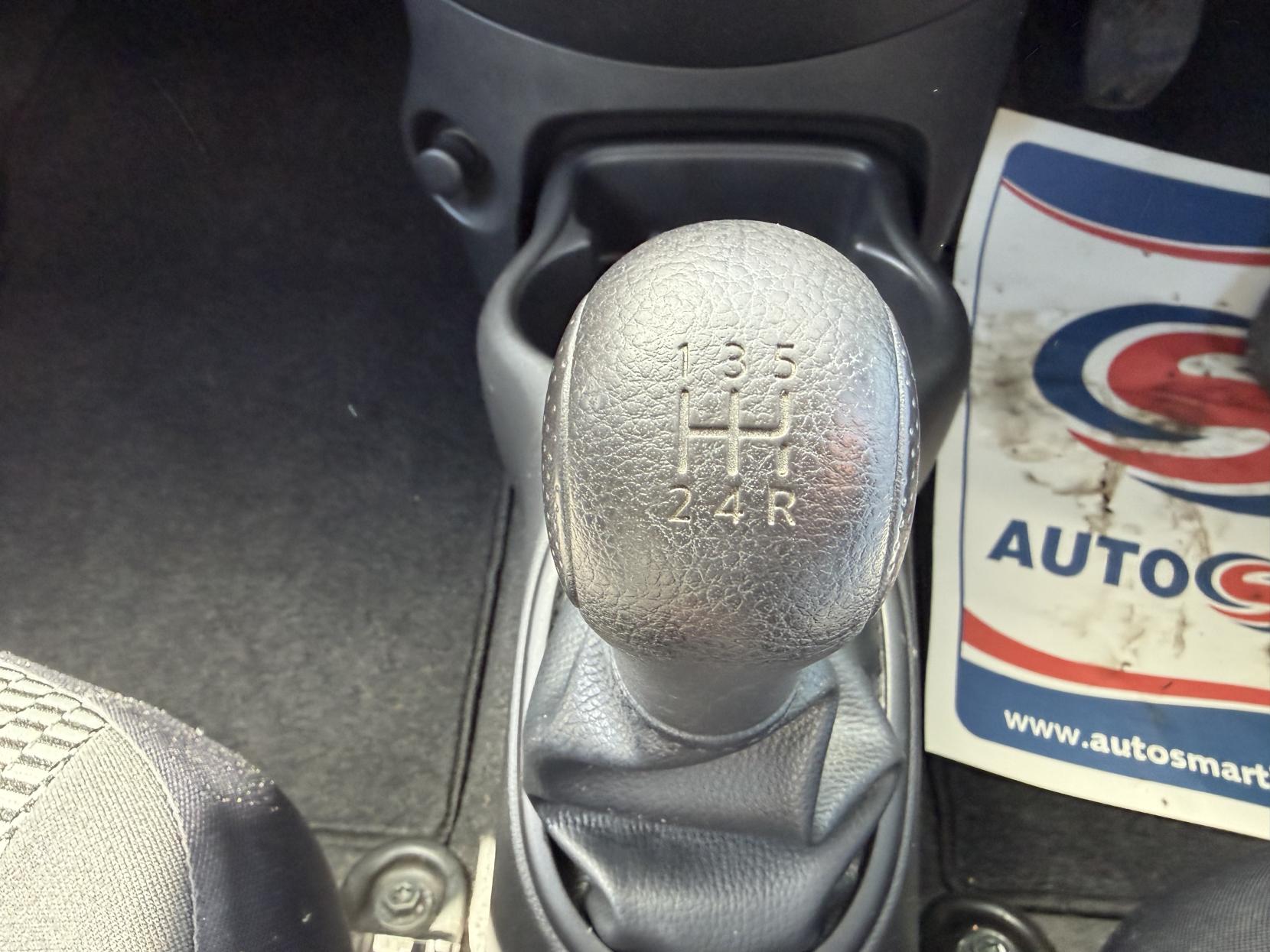 Nissan Micra 1.2 Visia Hatchback 5dr Petrol Manual Euro 5 (80 ps)