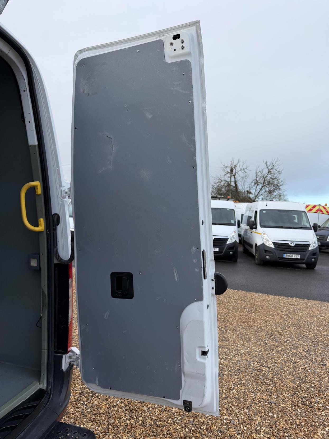 Mercedes-Benz Sprinter 2.1 316 CDI Panel Van 5dr Diesel Manual RWD L2 H2 Euro 6 (163 ps)