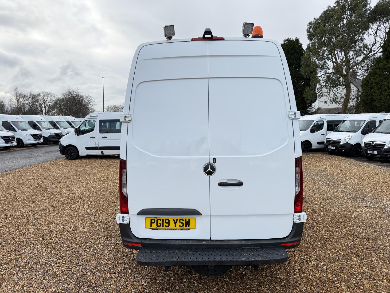Mercedes-Benz Sprinter 2.1 316 CDI Panel Van 5dr Diesel Manual RWD L2 H2 Euro 6 (163 ps)