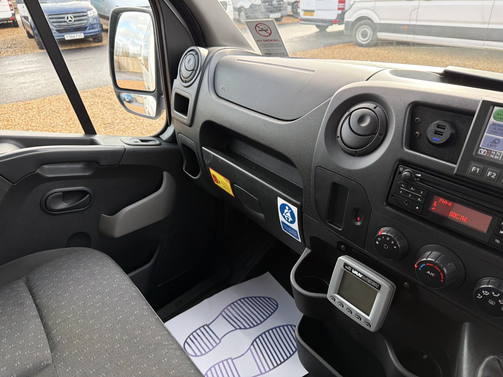 Vauxhall Movano 2.3 CDTi 3500 Panel Van 5dr Diesel Manual FWD L2 H2 Euro 6 (130 ps)