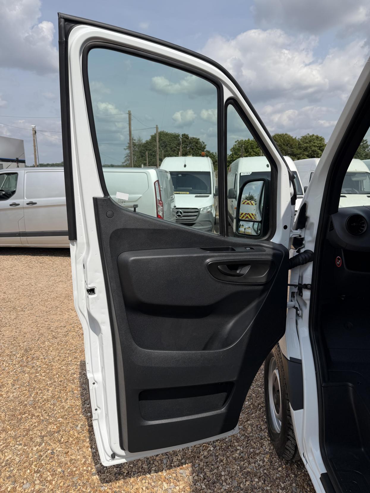 2020 Mercedes-Benz Sprinter 2.1 316 CDI Panel Van 5dr Diesel Manual RWD L2 H2 Euro 6 (163 ps) - Thumbnail 16