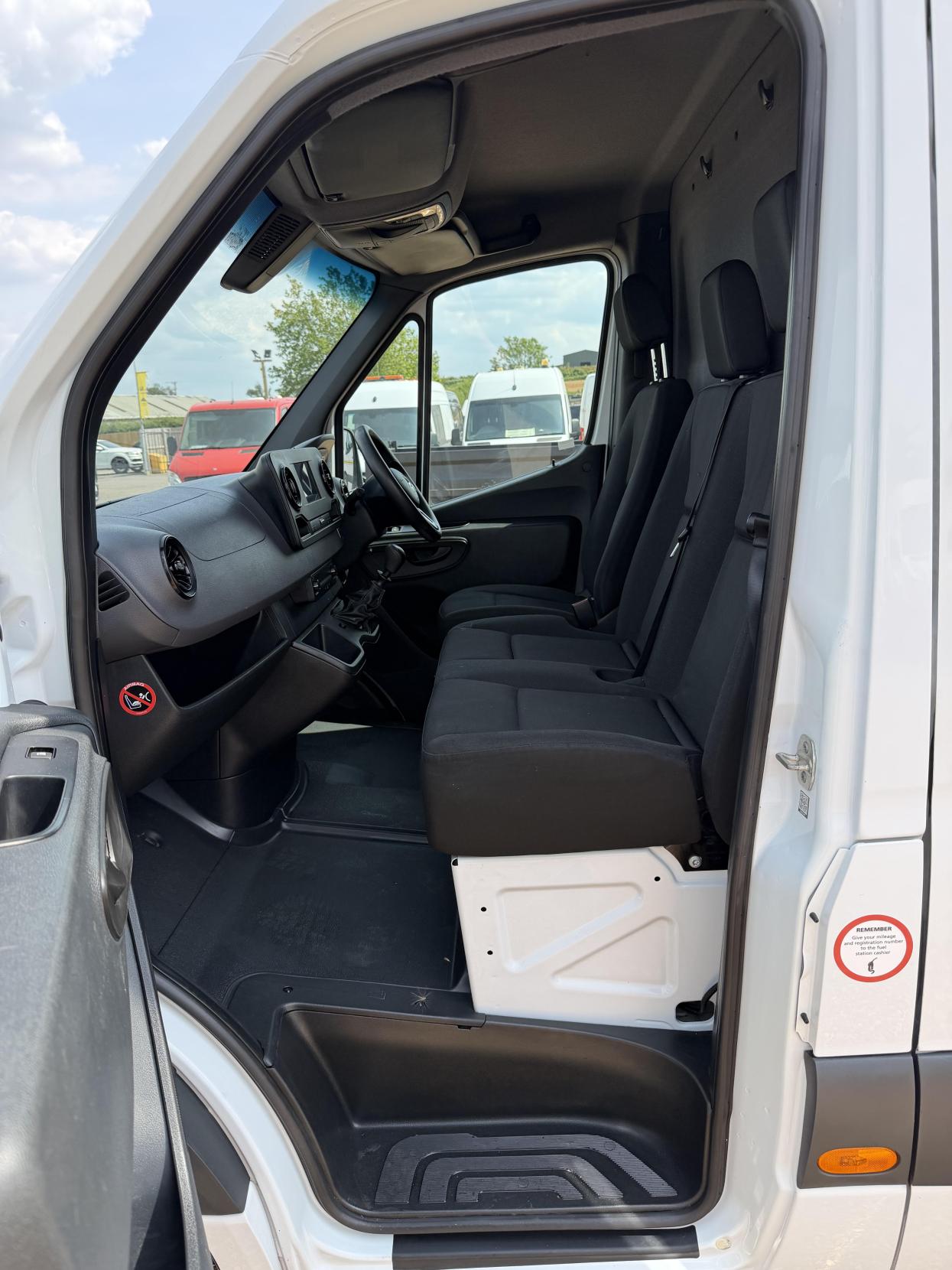 2020 Mercedes-Benz Sprinter 2.1 316 CDI Panel Van 5dr Diesel Manual RWD L2 H2 Euro 6 (163 ps) - Thumbnail 15