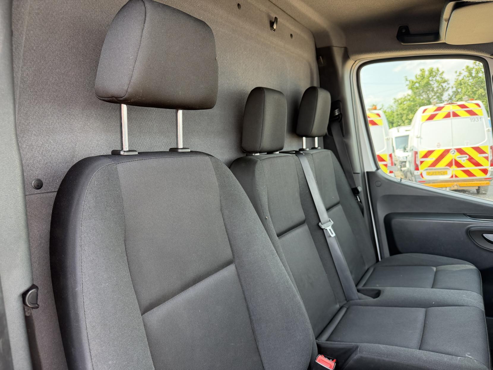 2020 Mercedes-Benz Sprinter 2.1 316 CDI Panel Van 5dr Diesel Manual RWD L2 H2 Euro 6 (163 ps) - Thumbnail 17