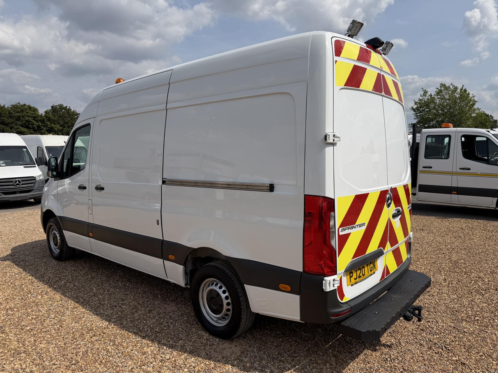 2020 Mercedes-Benz Sprinter 2.1 316 CDI Panel Van 5dr Diesel Manual RWD L2 H2 Euro 6 (163 ps) - Thumbnail 9